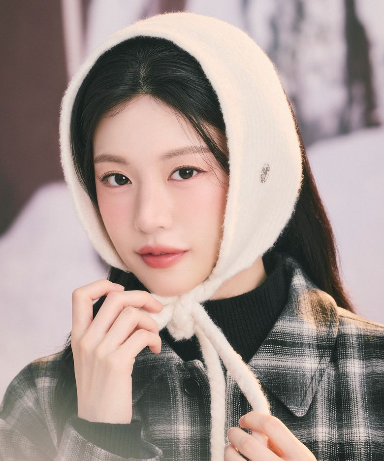 [고윤정 착용] CIRCLE LOGO KNIT EAR FLAP ivory