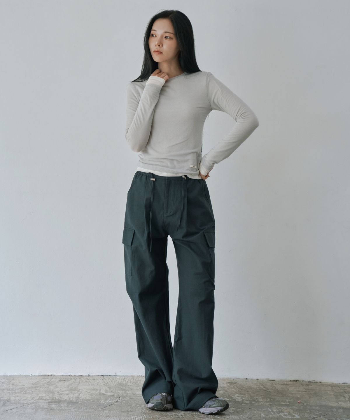 와르 포 우먼(WAARFORWOMAN) W1162 밴딩 카고 와이드 팬츠_네이비