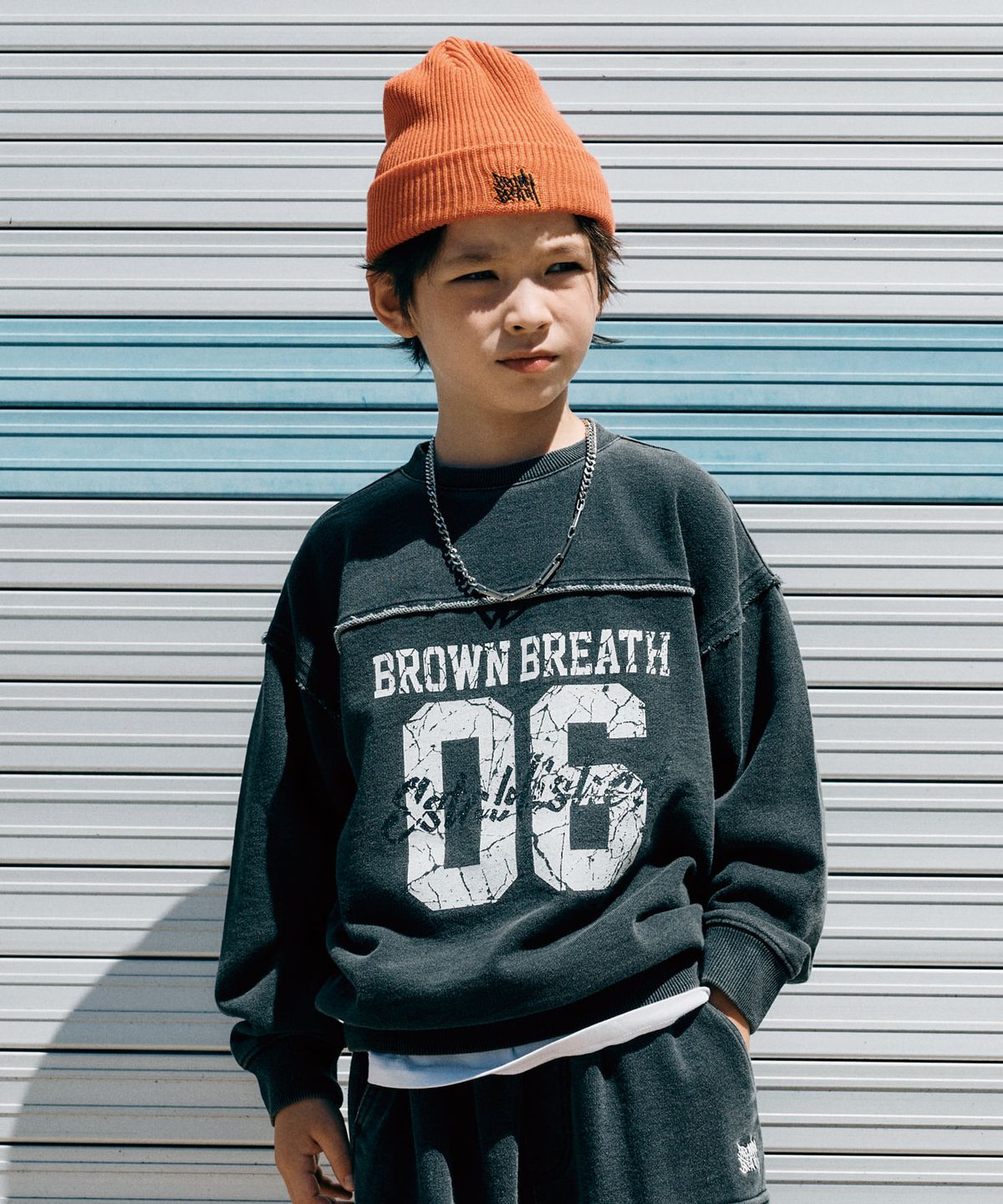 브라운브레스 키즈(BROWNBREATH KIDS) KIDS DENIM RAW CUT CREWNECK - DARK GREY