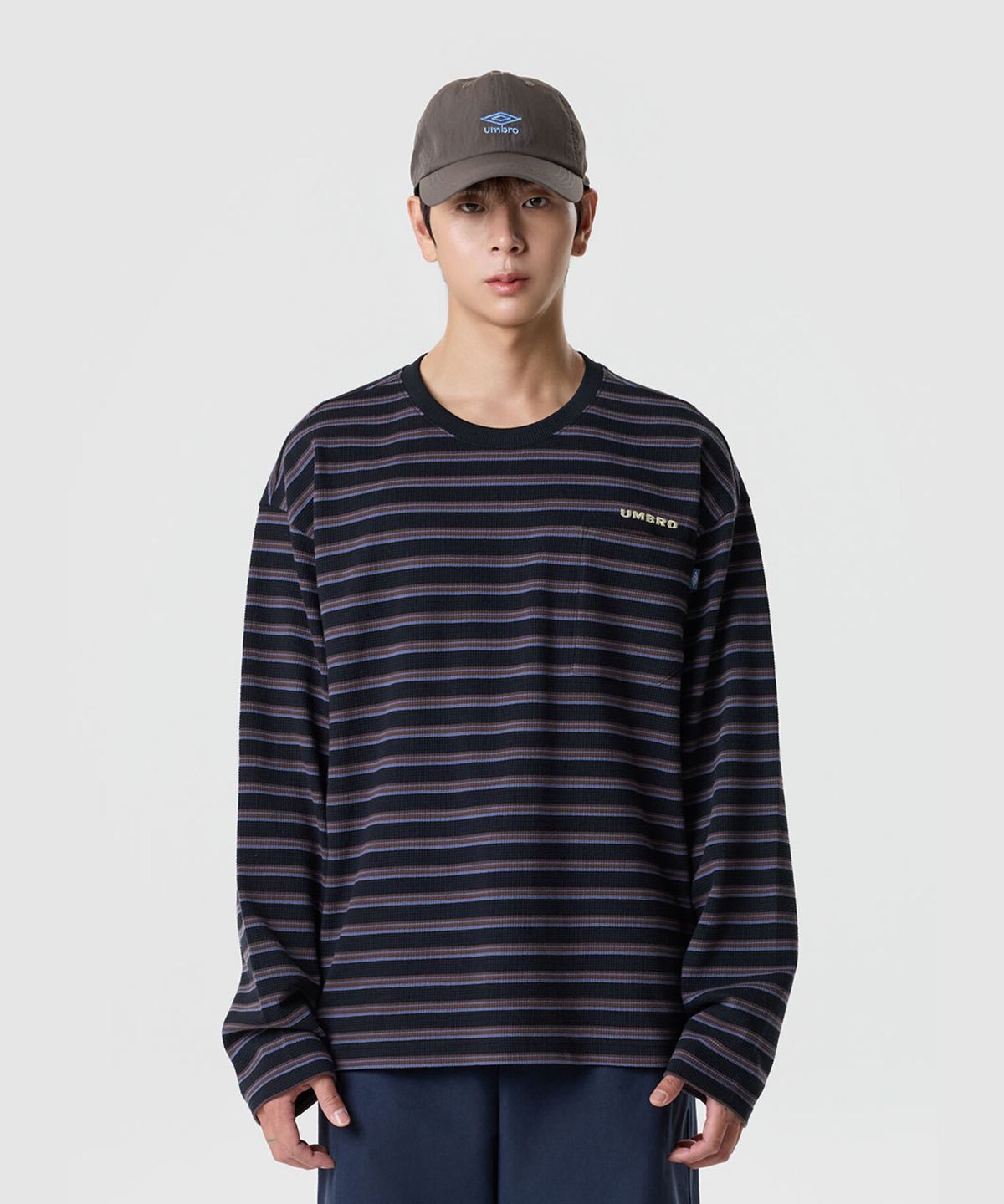 엄브로(UMBRO) 코튼 와플 스트라이프 긴팔 티셔츠 블랙 UR321CRL93