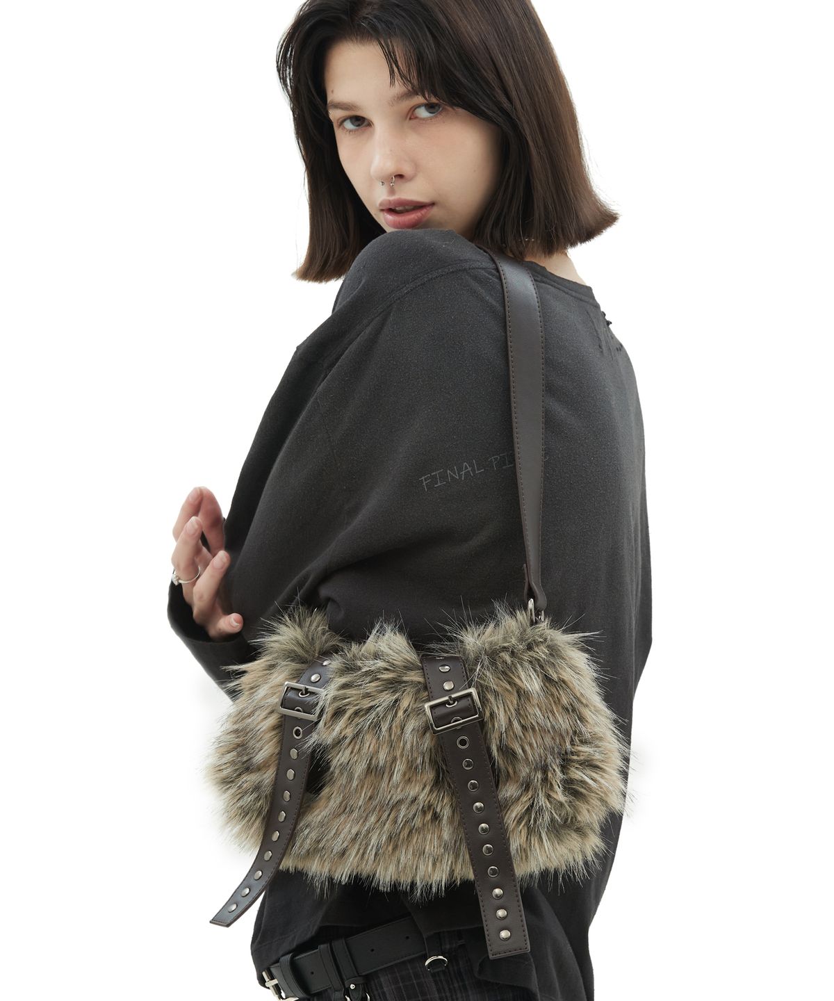 데프가먼츠(DEFGARMENTS) FUR DOUBLE BUCKLE DOT BAG [BEIGE]