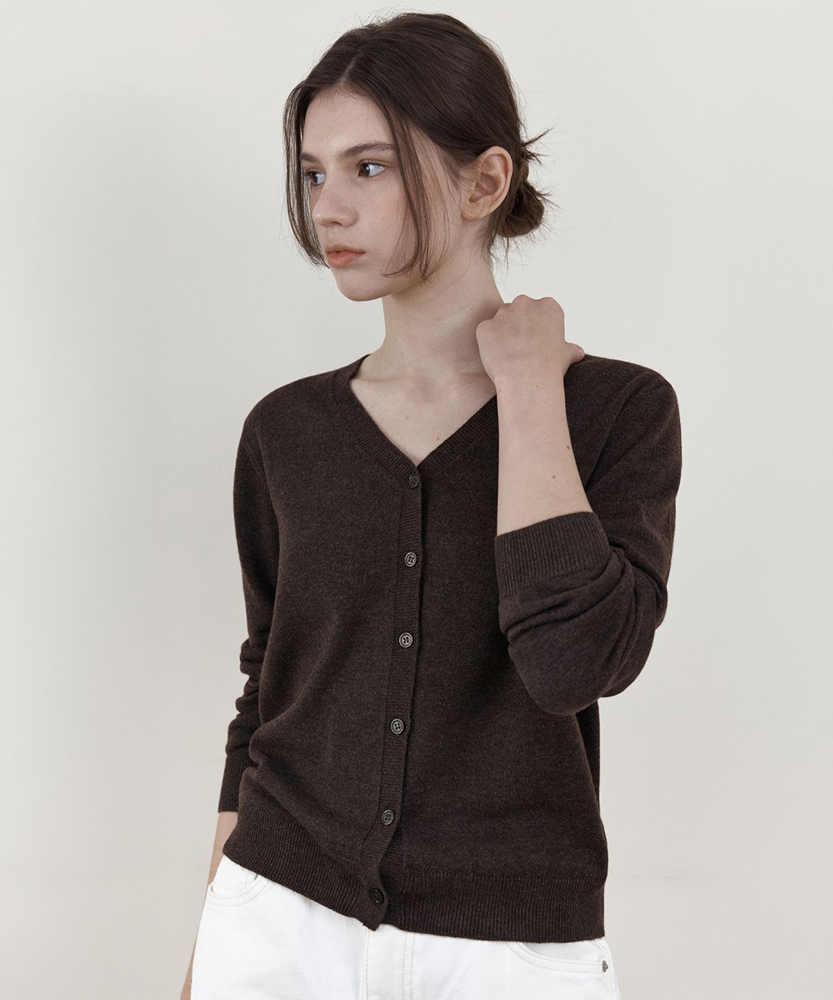 웬즈데이오아시스 포 우먼(WEDNESDAYOASISFORWOMEN) 누크 울 브이넥 가디건_BROWN(WCB6KN102)