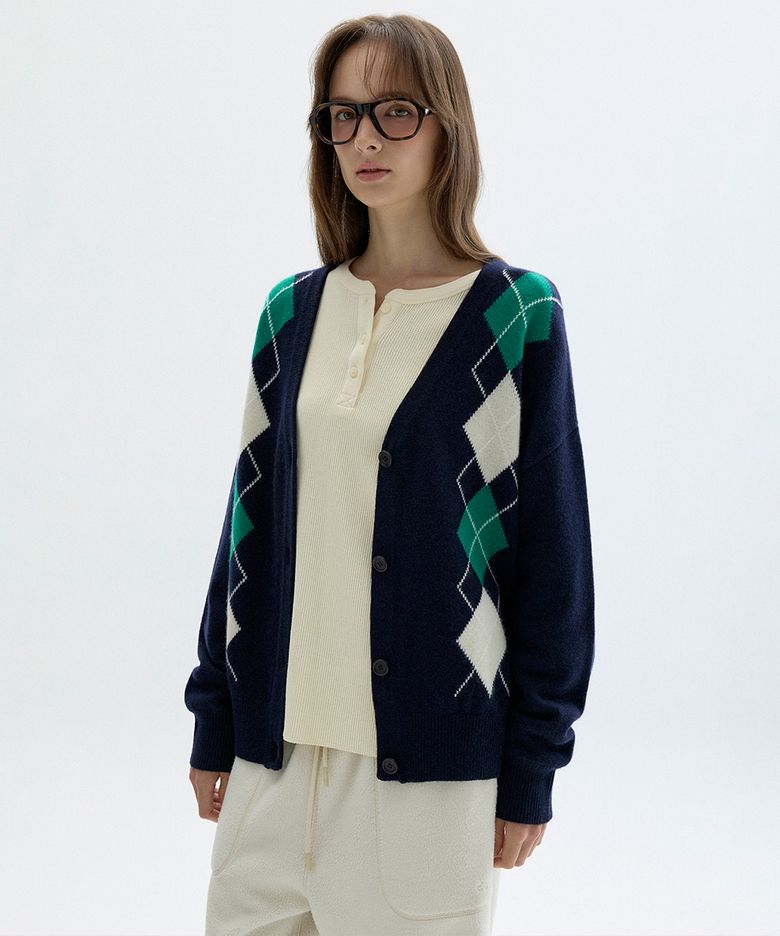 [26FW clove] Argyle V-Neck Cardigan (Navy)