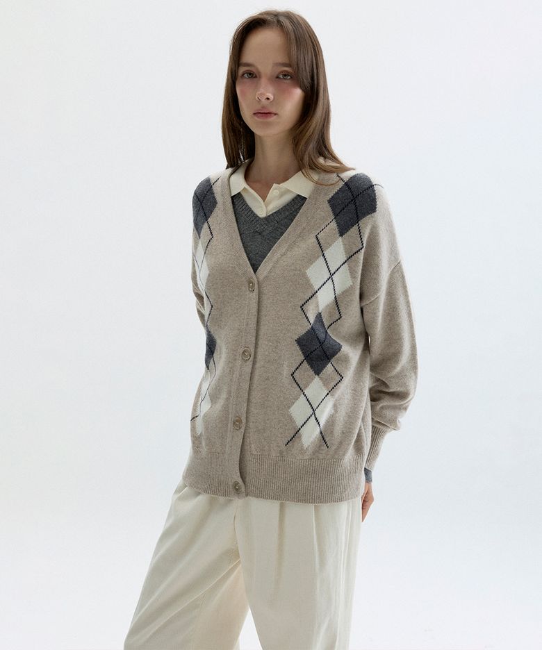 [26FW clove] Argyle V-Neck Cardigan (Oatmeal)