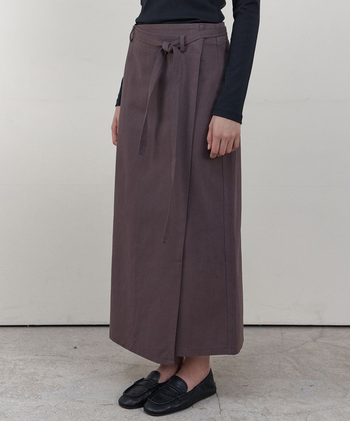 웬즈데이오아시스 포 우먼(WEDNESDAYOASISFORWOMEN) 빈티지 워시드 랩 스커트_VINTAGE BROWN(WB6SK06)