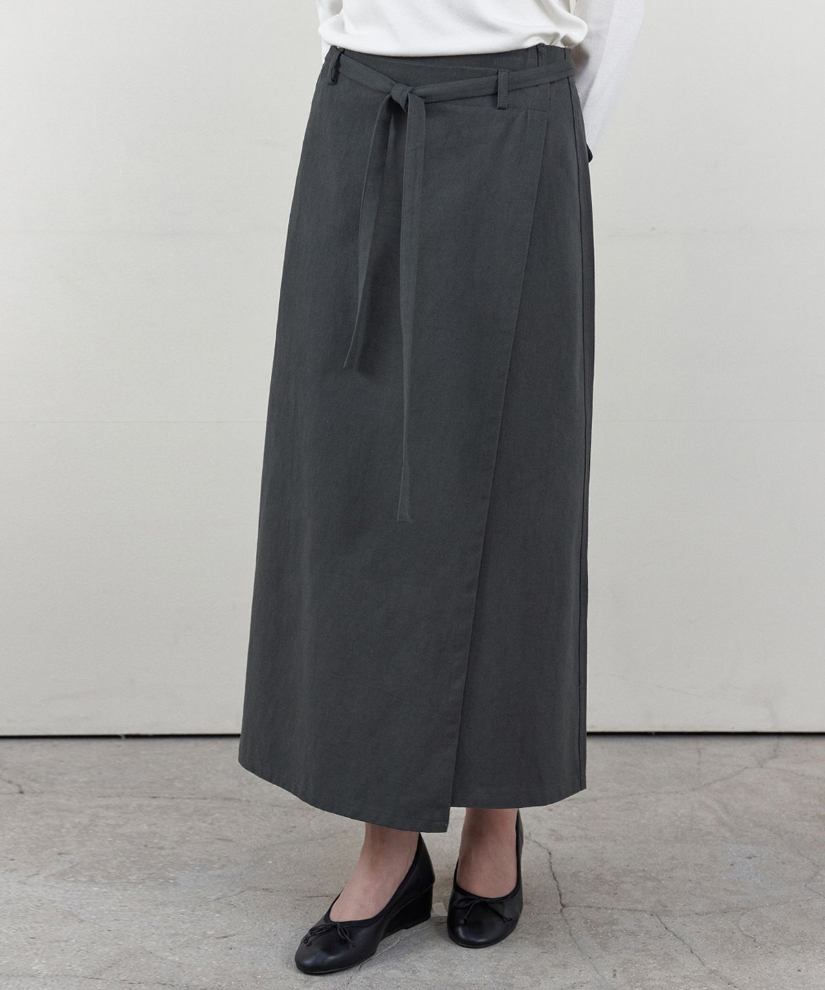 웬즈데이오아시스 포 우먼(WEDNESDAYOASISFORWOMEN) 빈티지 워시드 랩 스커트_VINTAGE KHAKI(WB6SK06)