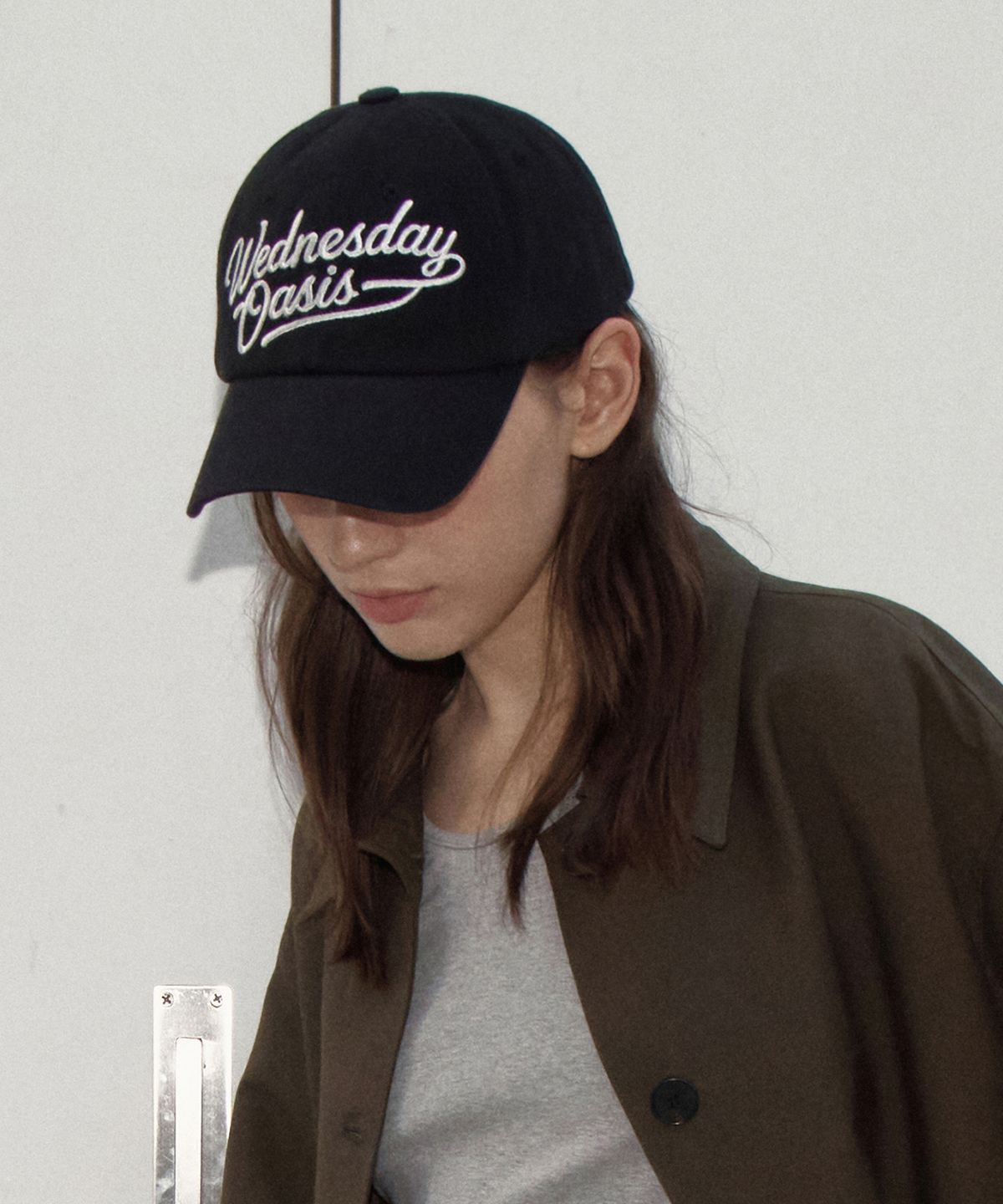 웬즈데이오아시스 포 우먼(WEDNESDAYOASISFORWOMEN) 오아시스 레터링 워시드 볼캡_BLACK(WB6AC08)