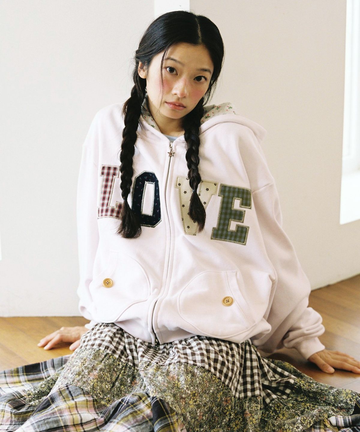 카비시(CAVISH) APPLIQUE LOVE ZIP UP HOODIE PINK(CV2GFFM486A)