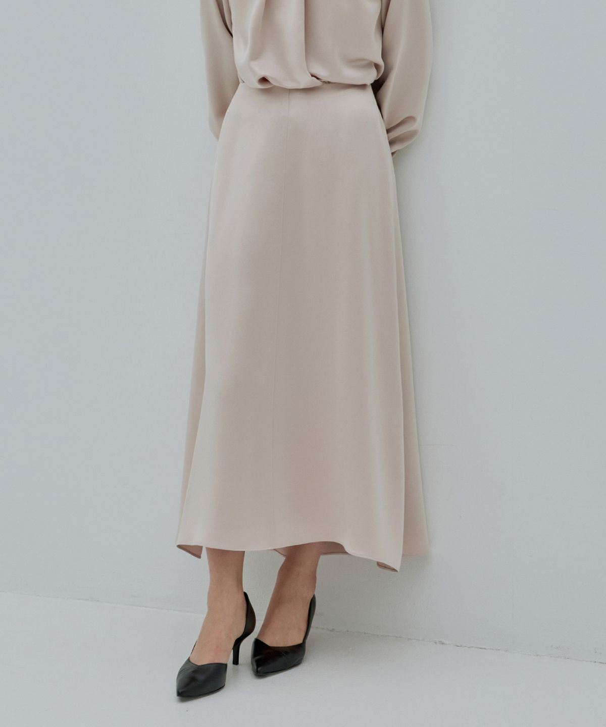 토와브(TOWAV) BARION SATIN SKIRT