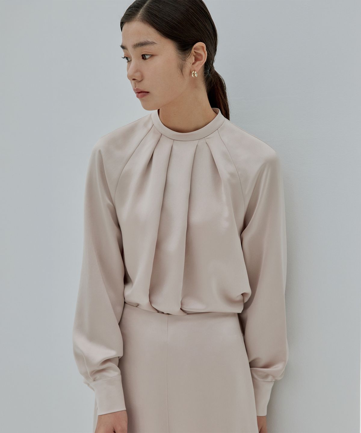 토와브(TOWAV) BARION SATIN BLOUSE