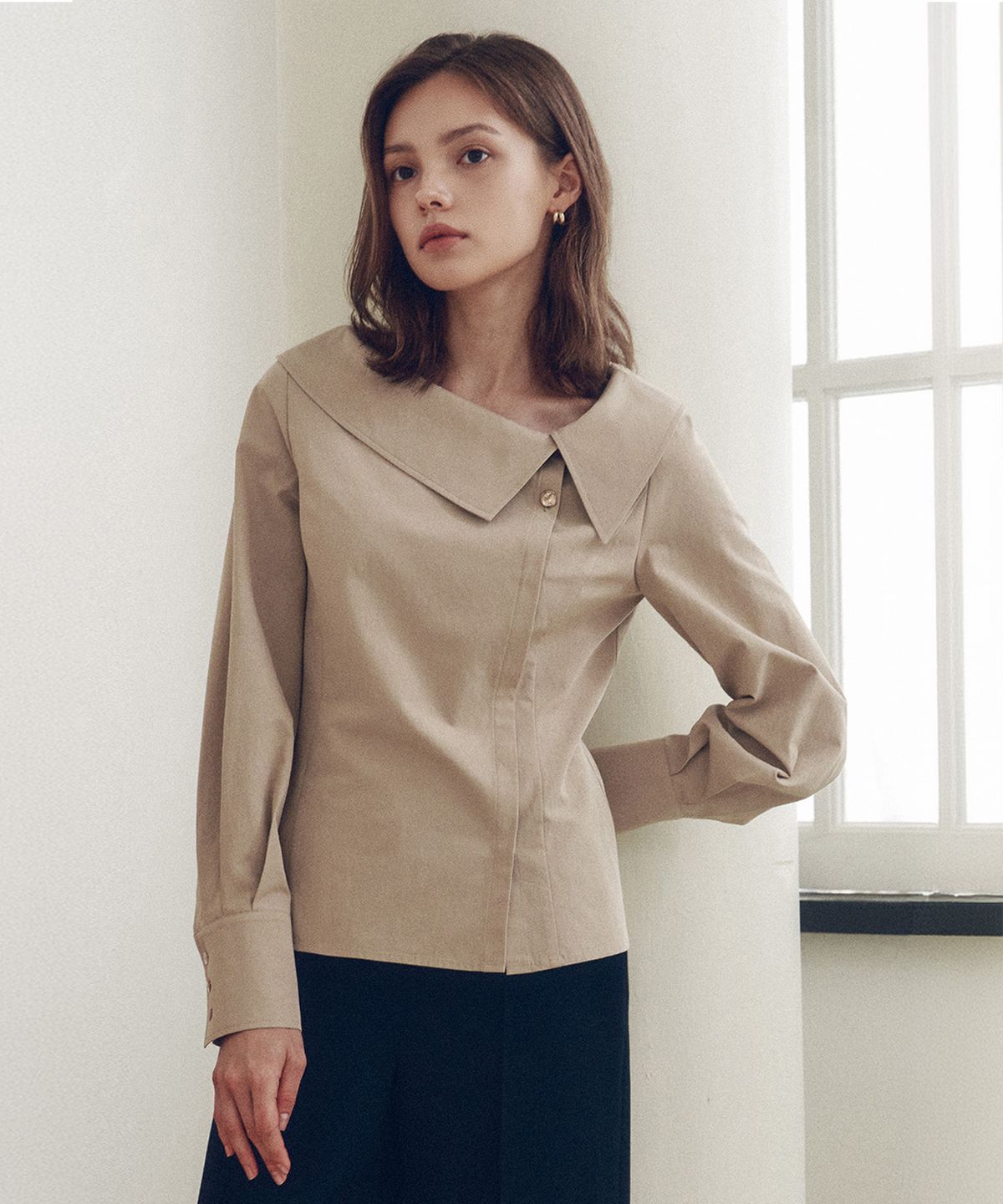 토와브(TOWAV) BELL OFF SHOULDER BLOUSE