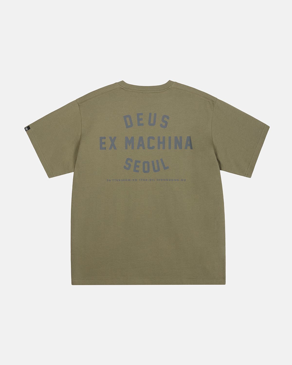 데우스 엑스 마키나(DEUS EX MACHINA) Seoul College Address Tee_Olive