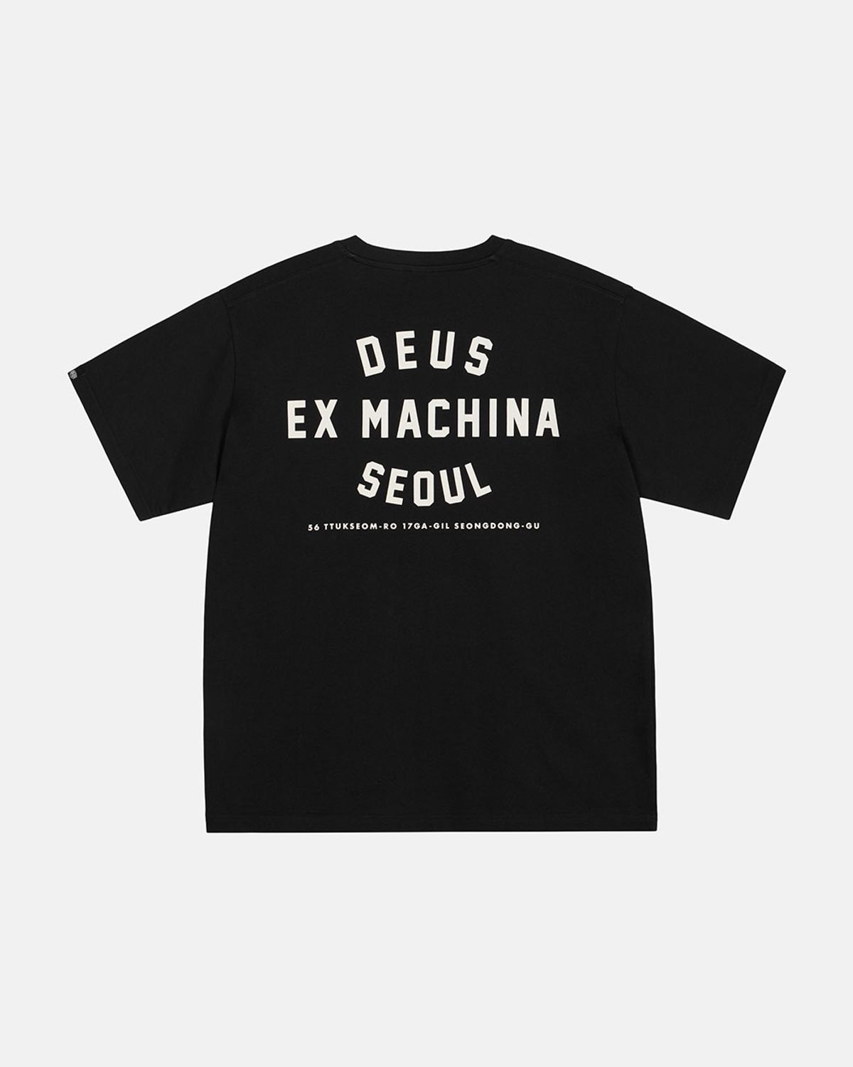 데우스 엑스 마키나(DEUS EX MACHINA) Seoul College Address Tee_Black