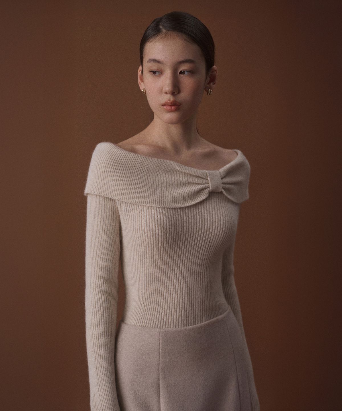 토와브(TOWAV) VONNY OFF SHOULDER KNIT_OAT CREAM