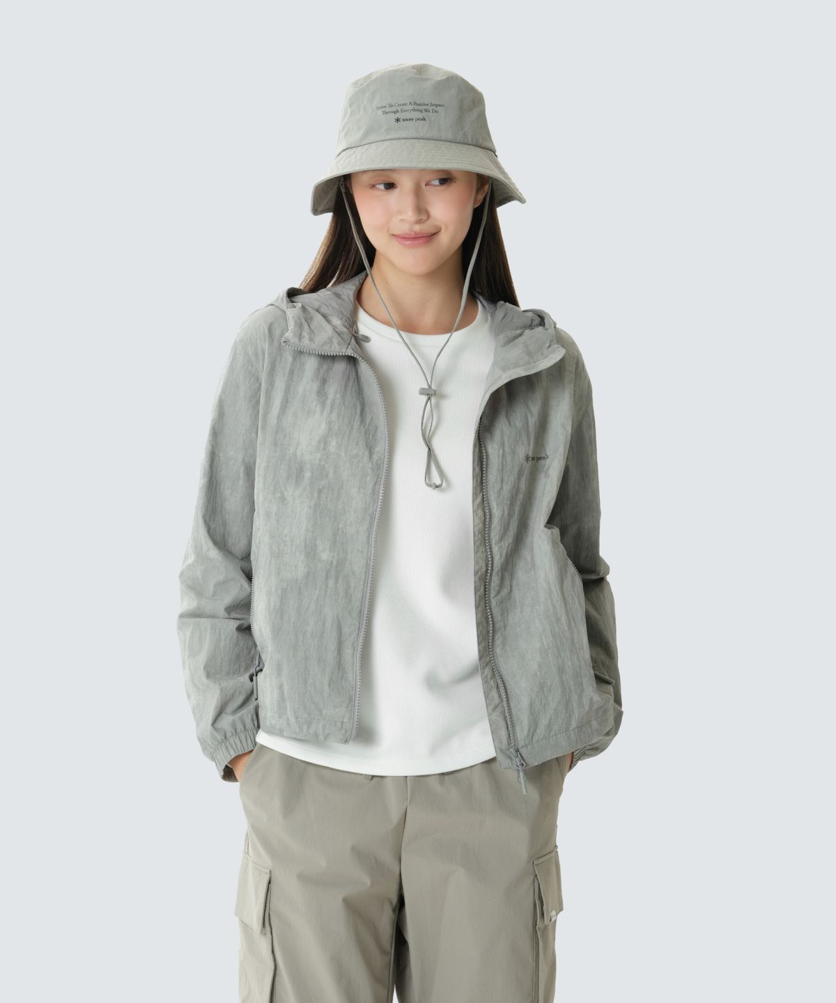 스노우피크 어패럴(SNOWPEAK APPAREL) 프린트 여성 바람막이 (S26FWTWB35) Ash Gray