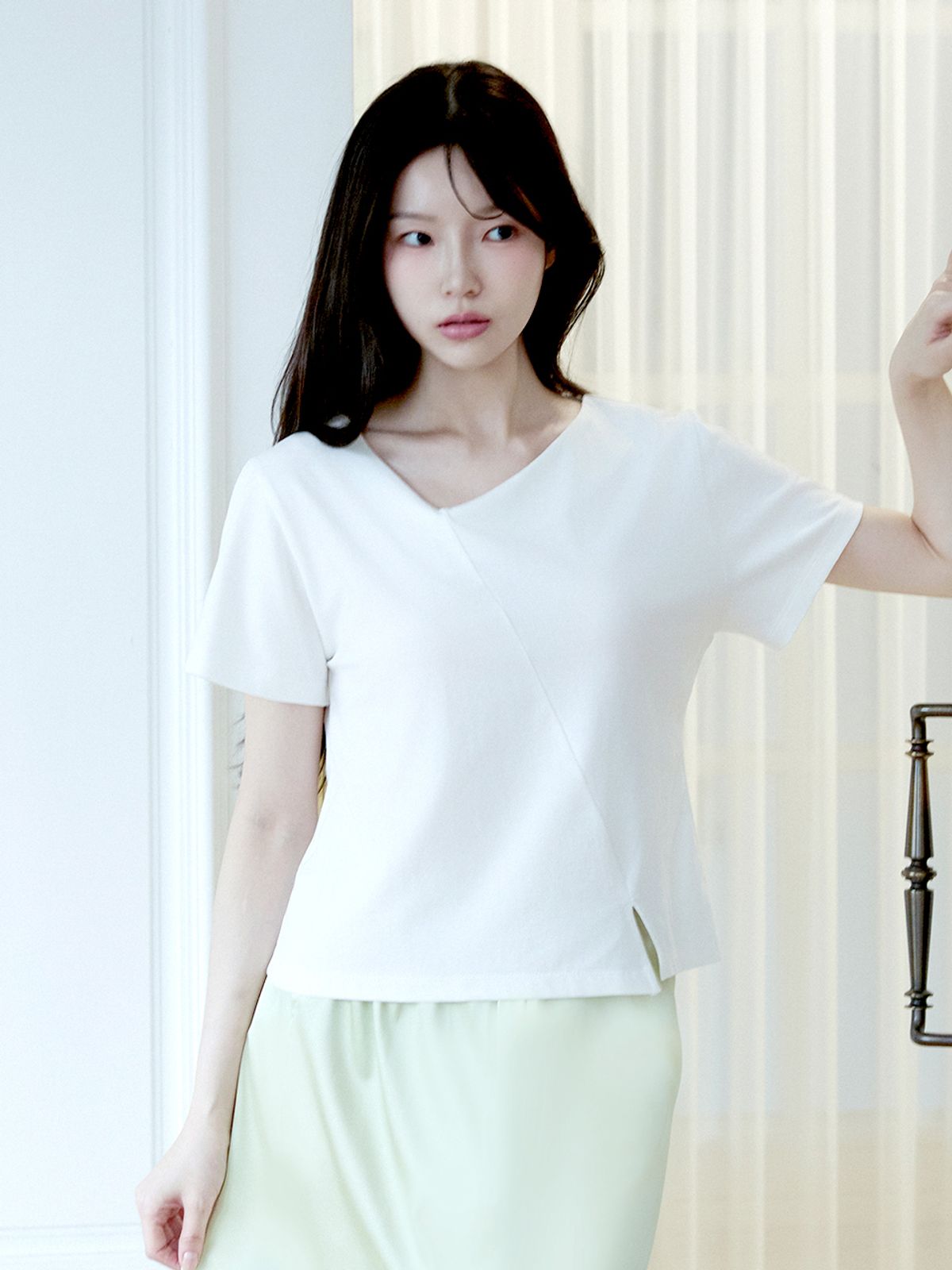 샵아라(SHOP,ARA) 언발란스 슬릿 티셔츠_화이트