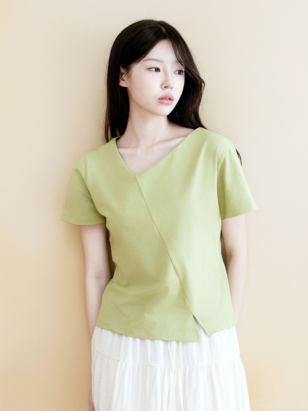 샵아라(SHOP,ARA) 언발란스 슬릿 티셔츠_올리브