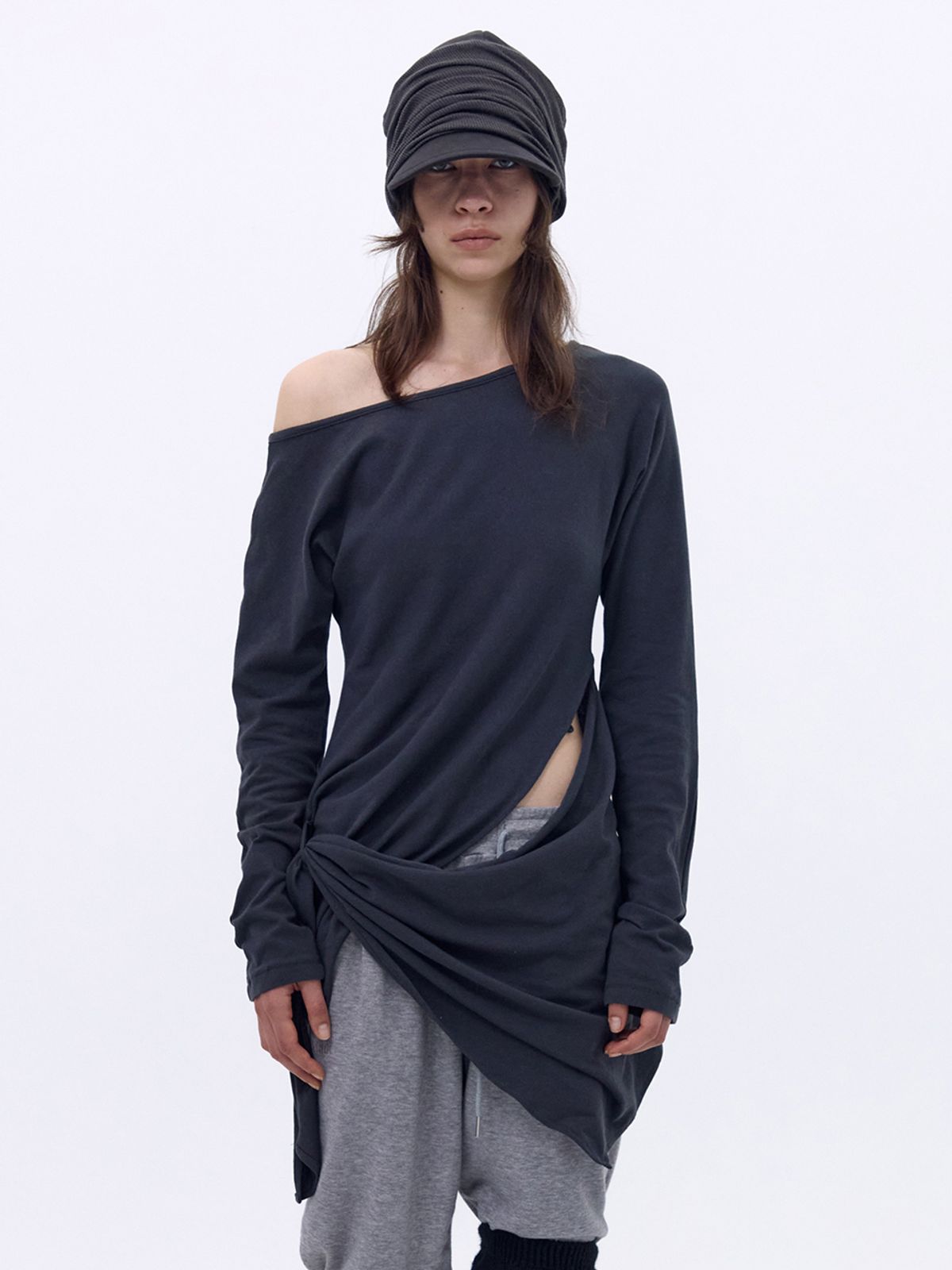 세릭(CERRIC) Draped Hook Top _ Dark Gray