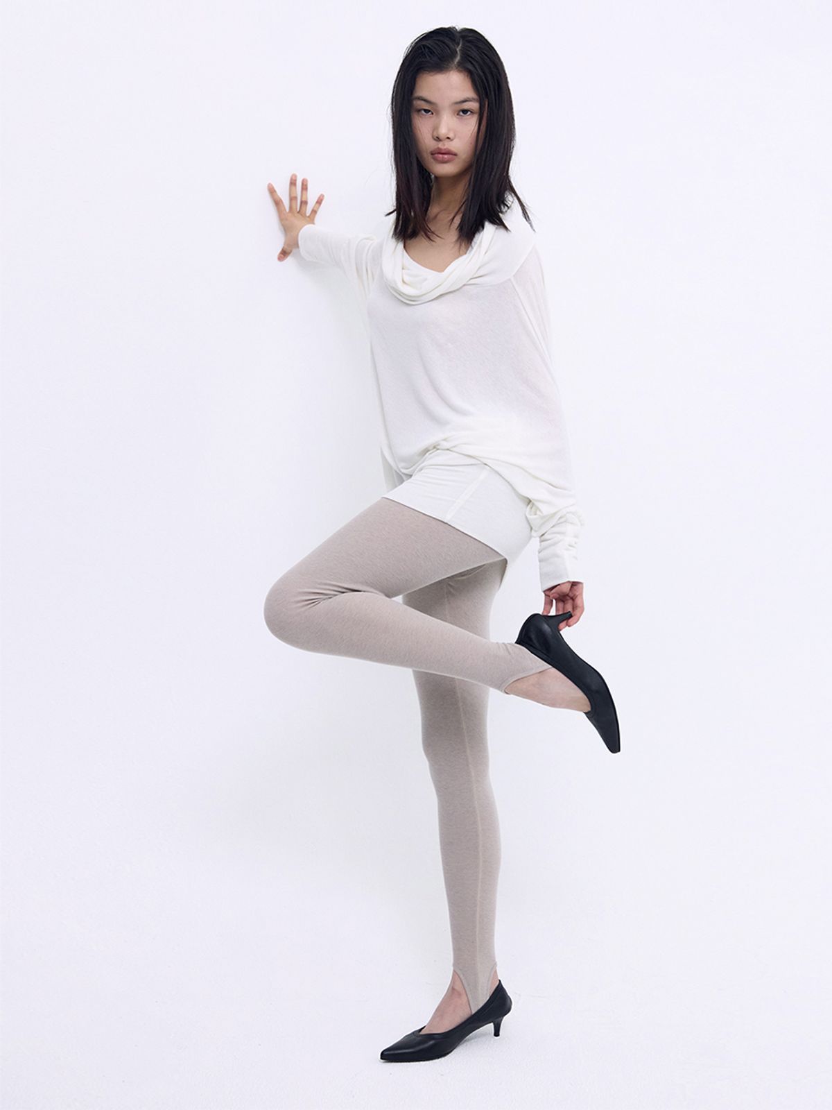 세릭(CERRIC) Foot Loop Leggings _ Beige