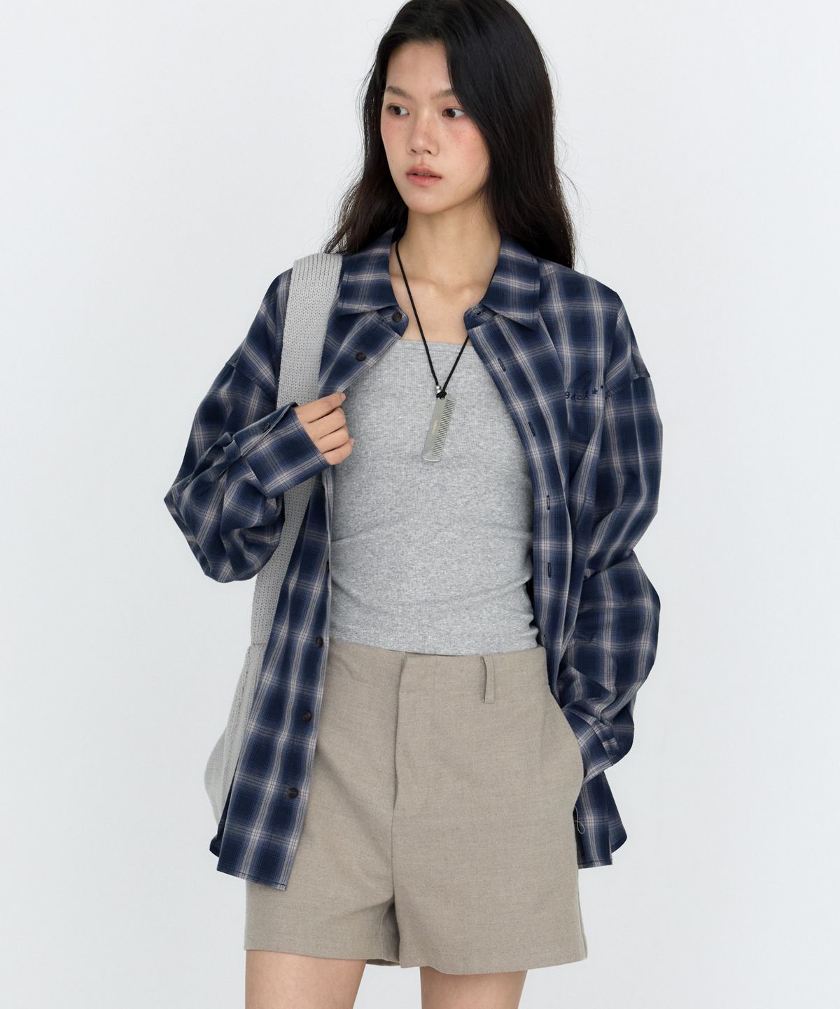 몽돌(MONGDOL) 로고 포인트 오버핏 체크 셔츠 네이비 MDSH031NAVY