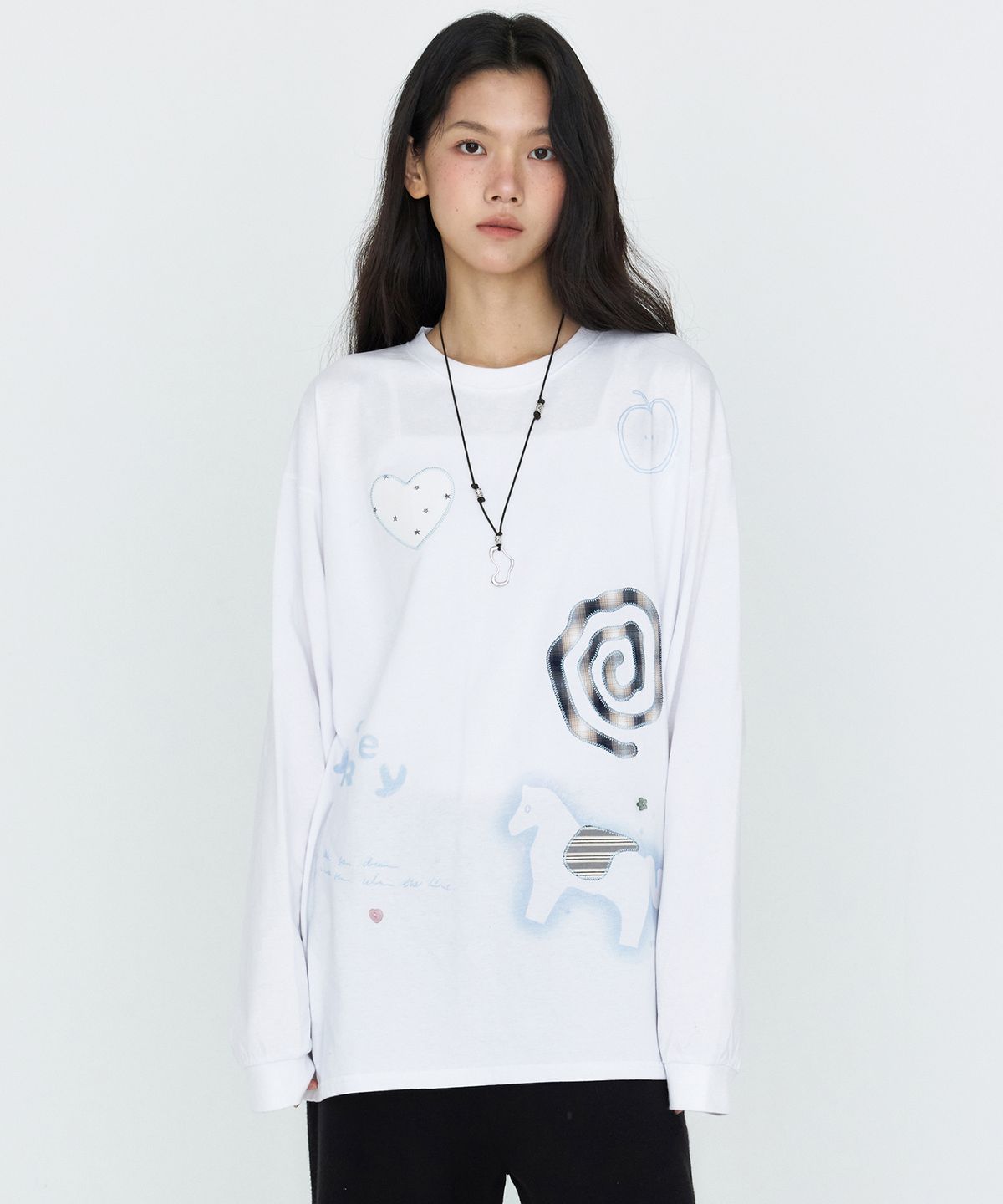 몽돌(MONGDOL) 패치워크 그래픽 긴팔 티셔츠 화이트 MDTS105WHITE