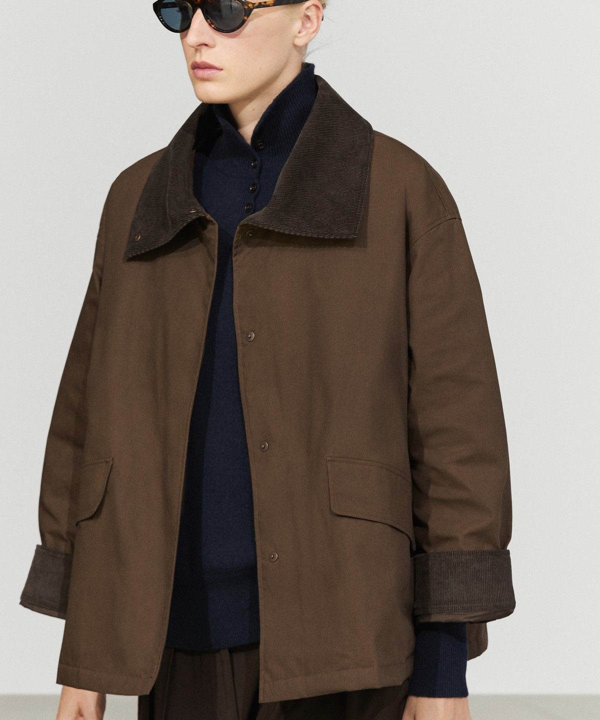 마시모두띠(MASSIMO DUTTI) 왁스 코팅 터틀넥 코듀로이 자켓