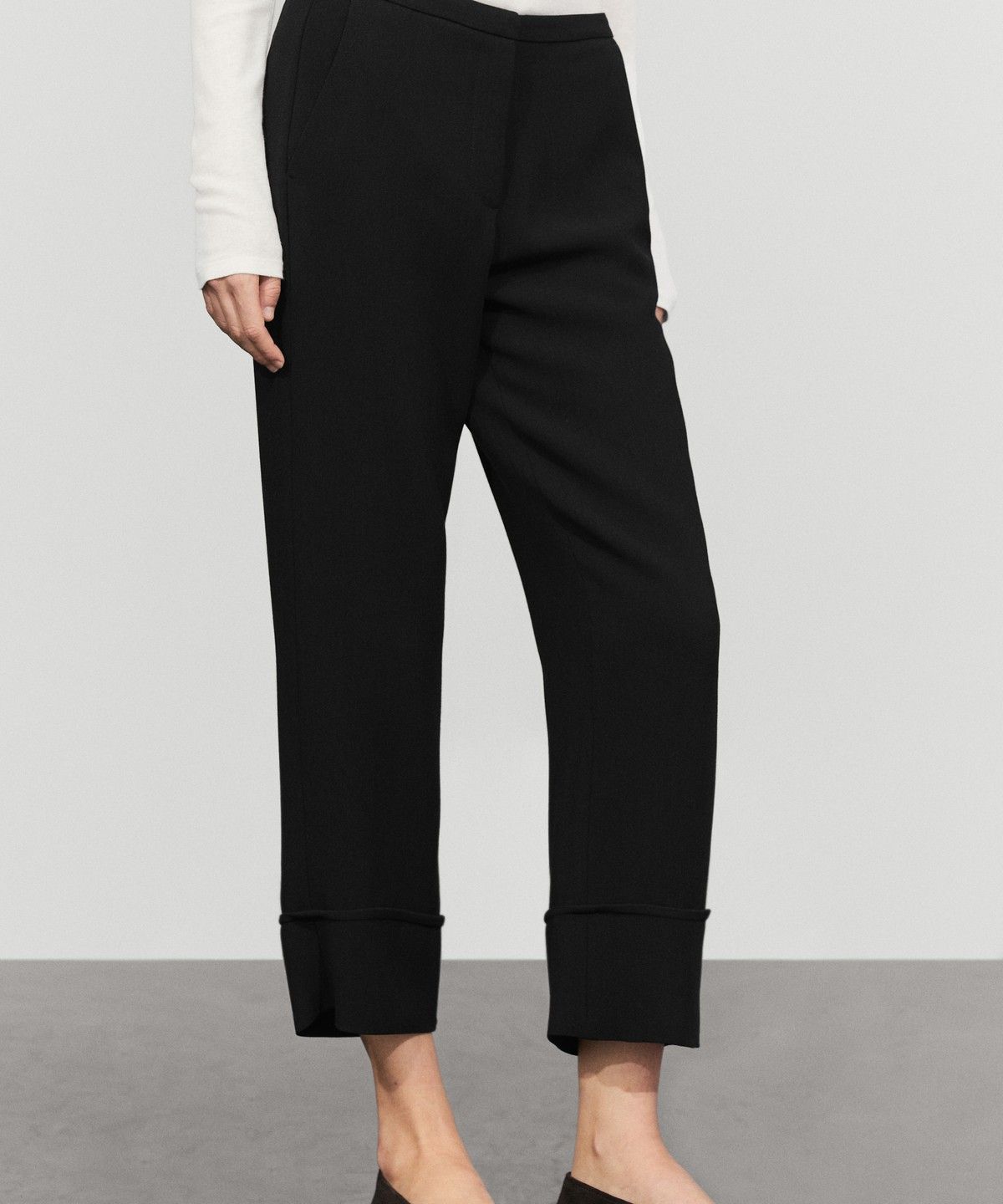 마시모두띠(MASSIMO DUTTI) 턴업 디테일 카프리 팬츠