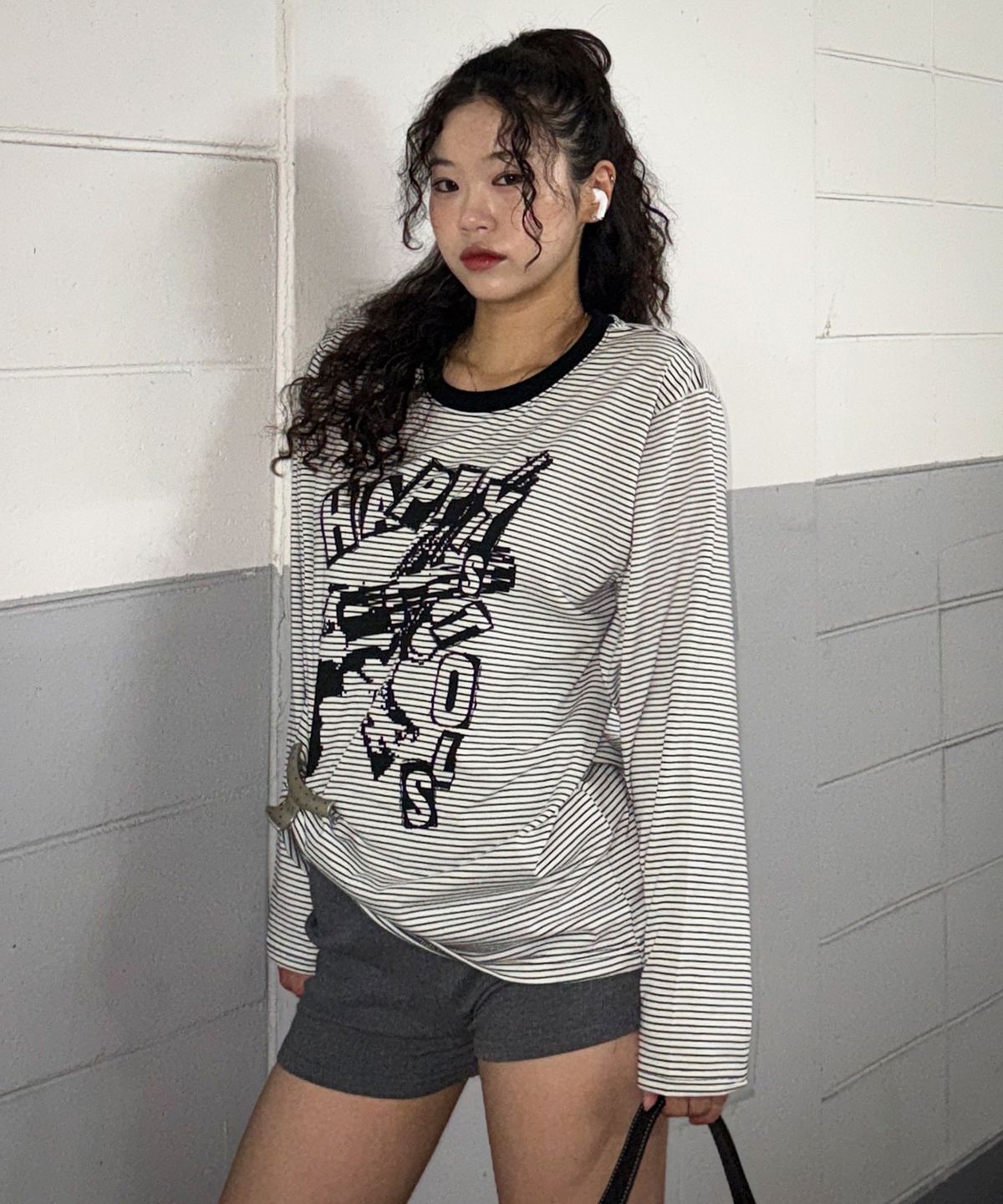 디파이클럽로버스(DEFYCLUBROBBERS) Happy Pistols 스트라이프 롱슬리브 아이보리