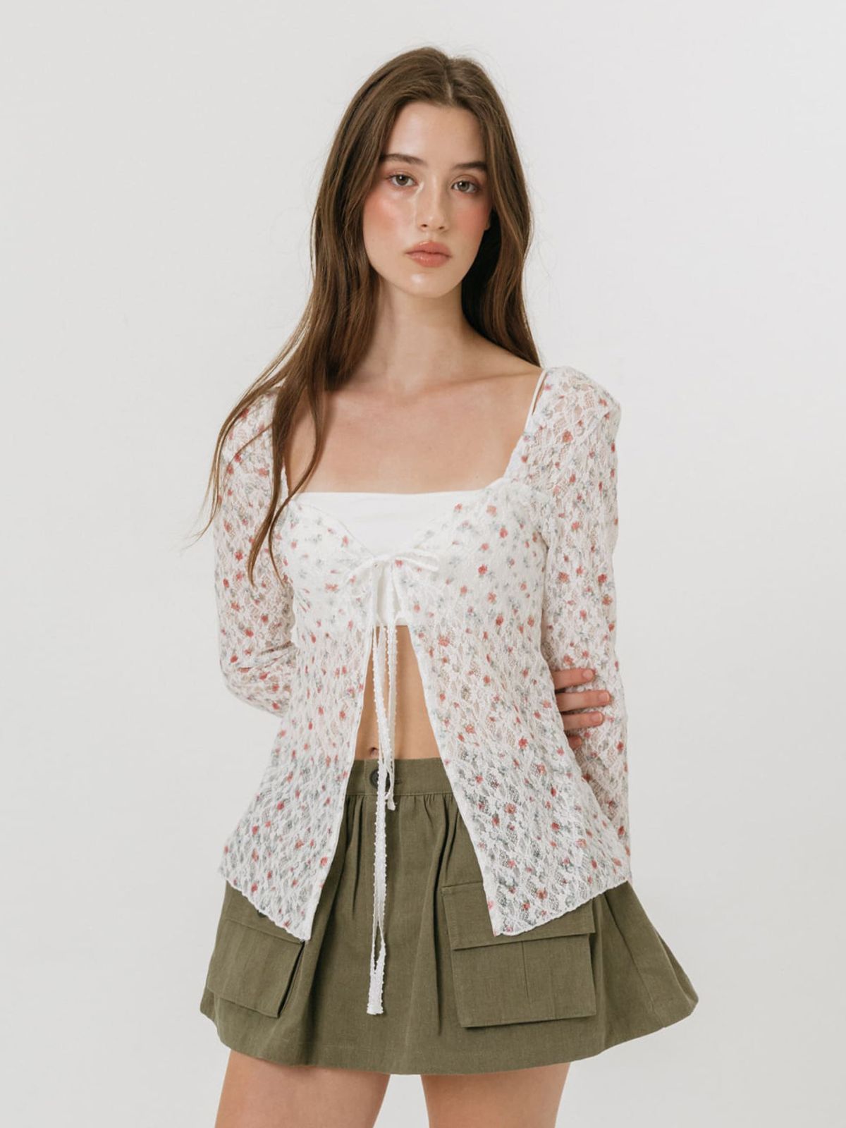 모이페어(MOIFAIRE) FLOWER STRAP CARDIGAN / WHITE