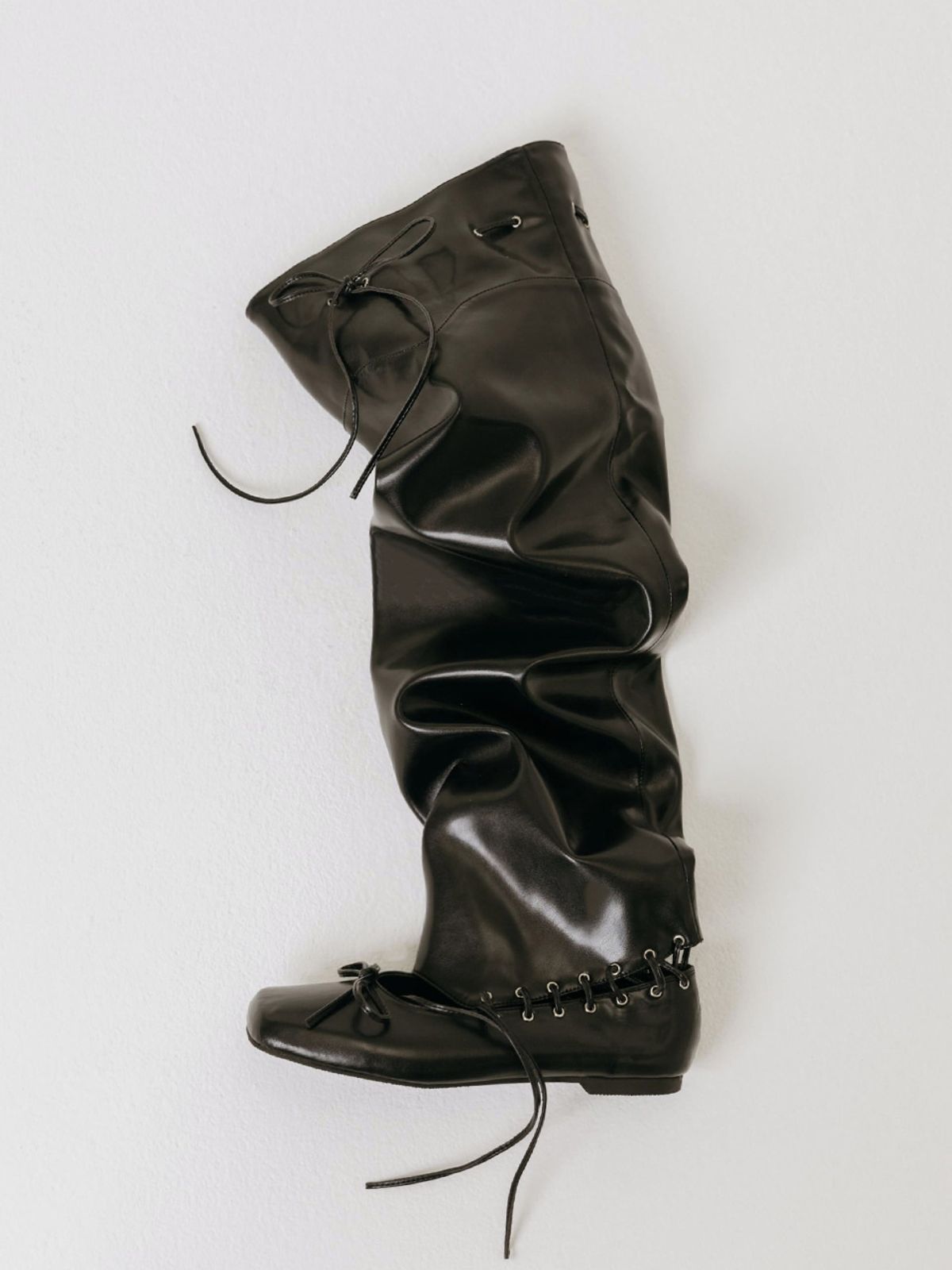 모이페어(MOIFAIRE) STRAP FLAT BOOTS / BLACK