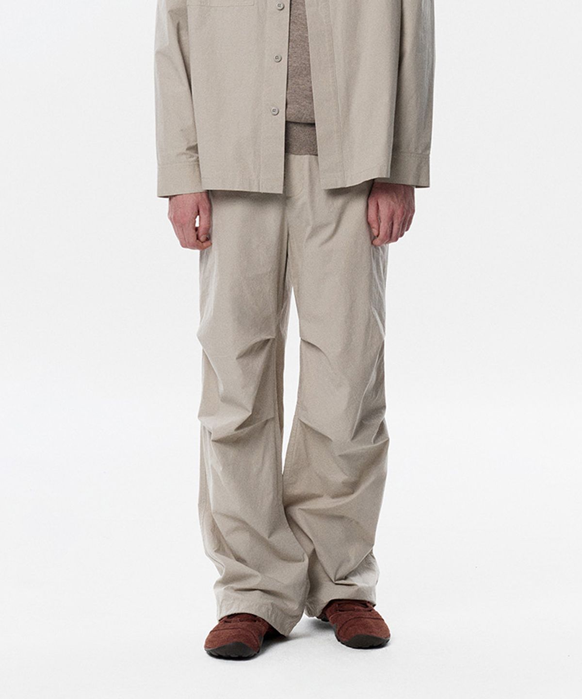 테일던(TAILDERN) Jaden Lightweight Parachute Pants Beige