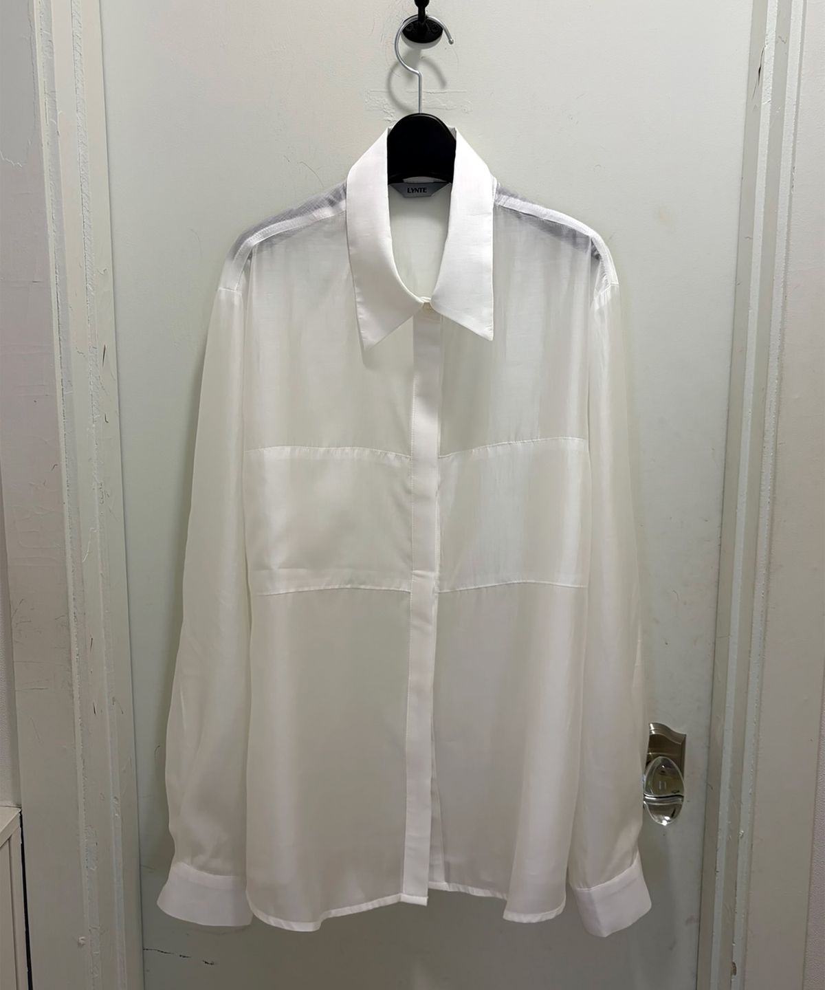 린테(LYNTE) Swan Blouse (Ivory)