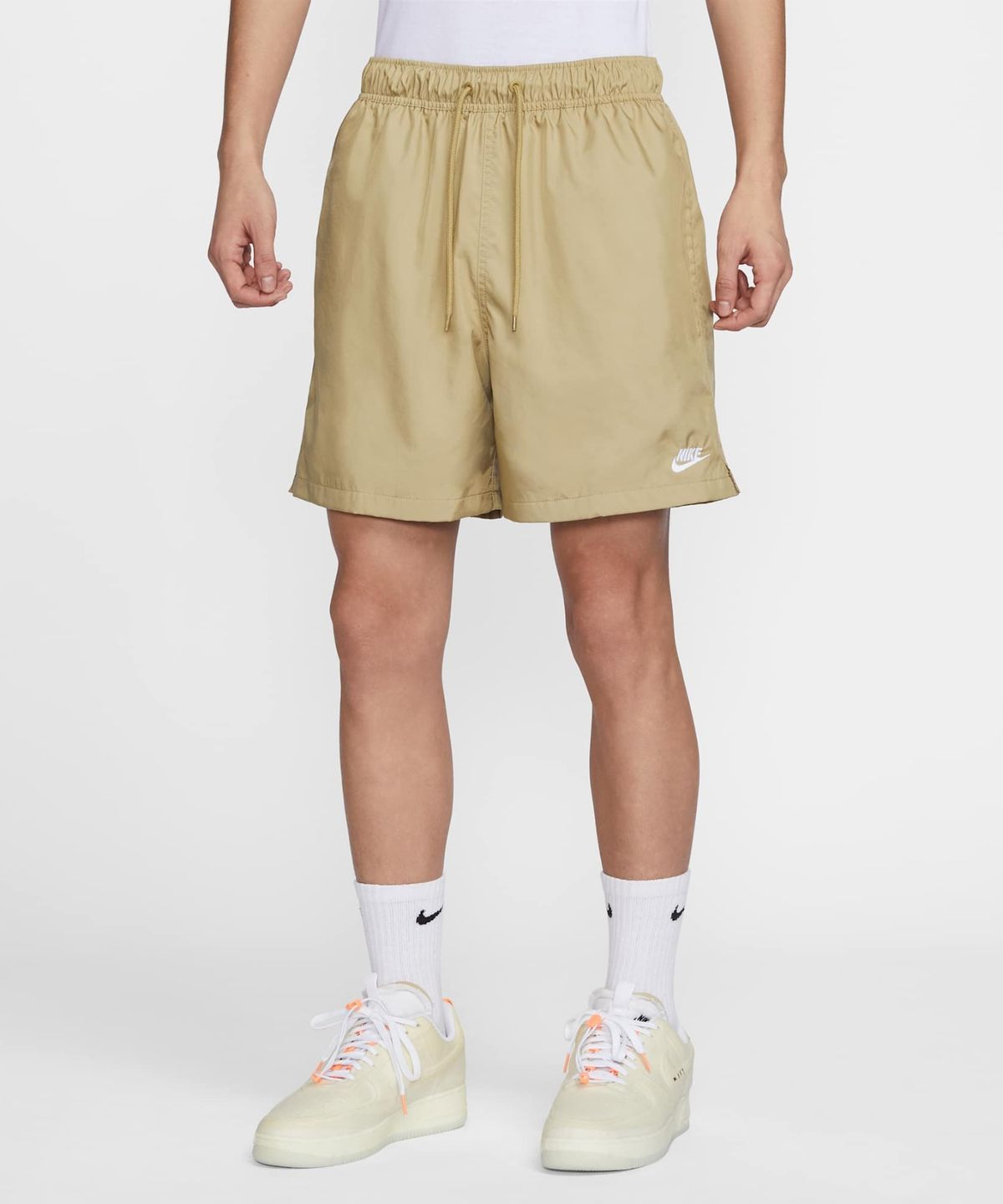 나이키(NIKE) 클럽 우븐 플로우 쇼츠 M - 파라슈트 베이지:화이트 / FN3308-297