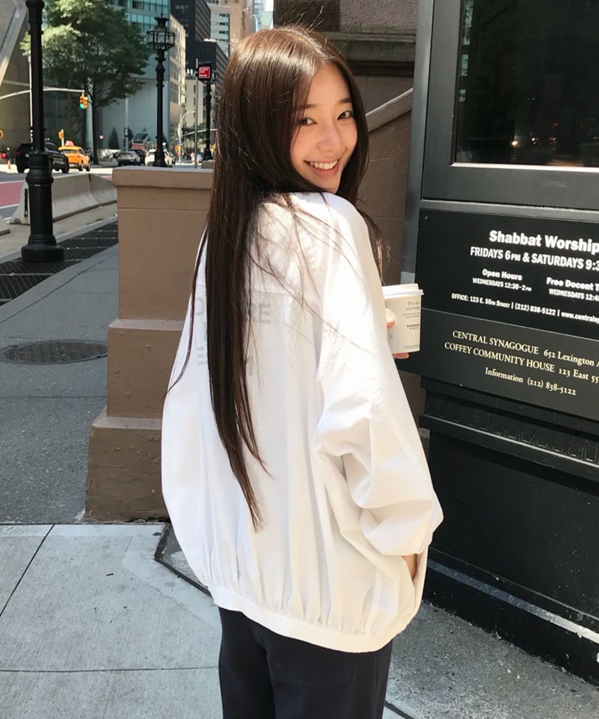 썸웨어버터(SOMEWHEREBUTTER) Deen Bomber Jacket - White