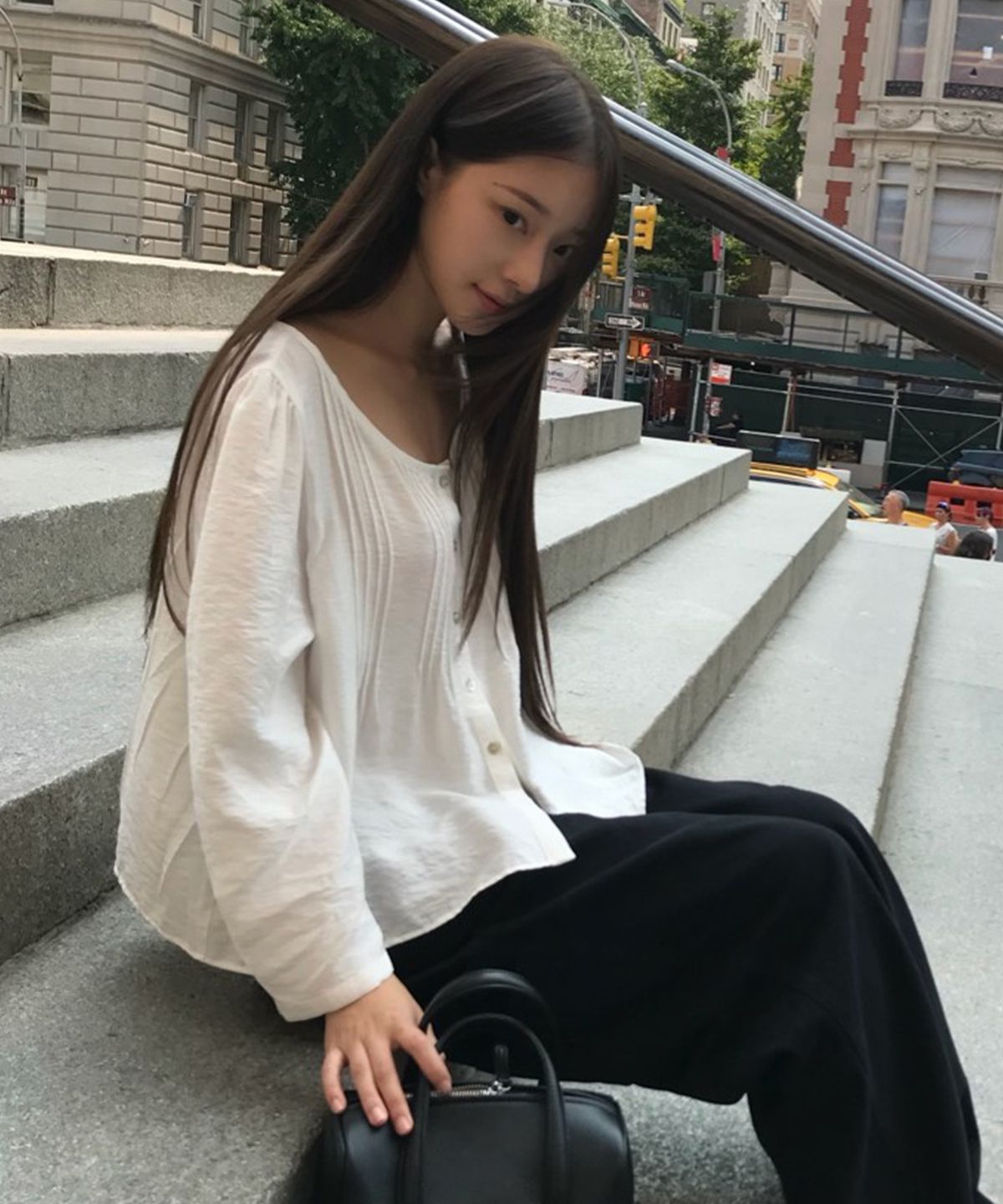 썸웨어버터(SOMEWHEREBUTTER) Casey Blouse - Ivory