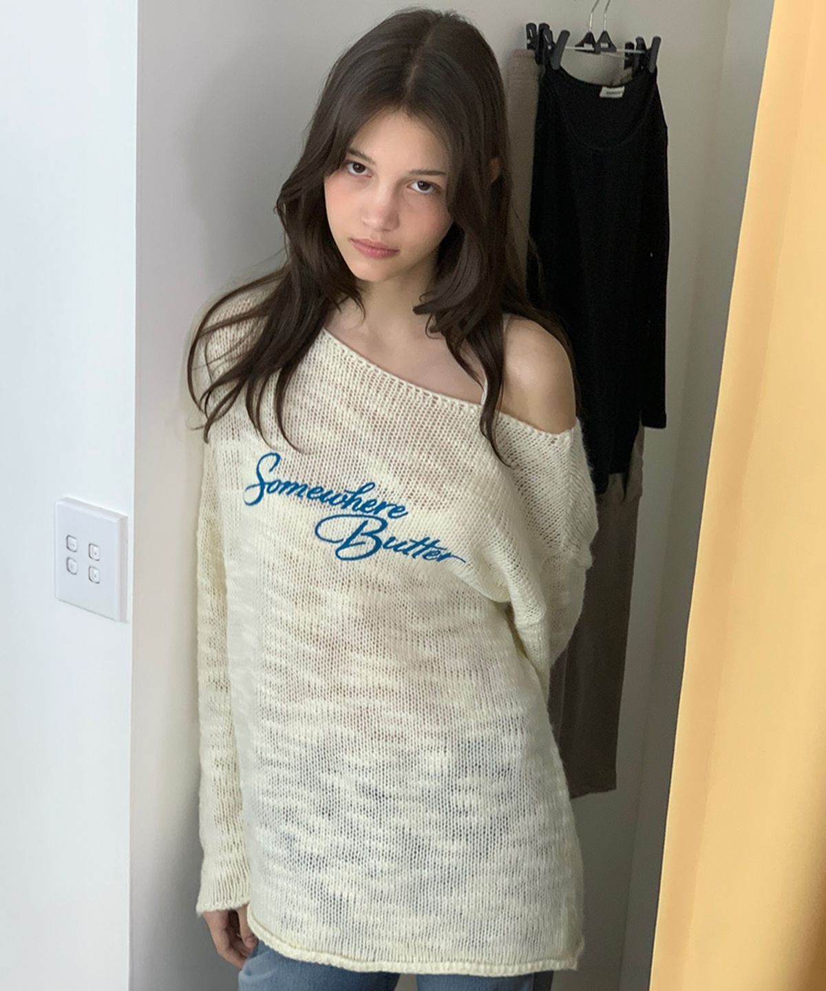 썸웨어버터(SOMEWHEREBUTTER) Rona Off Shoulder Knit - Cream