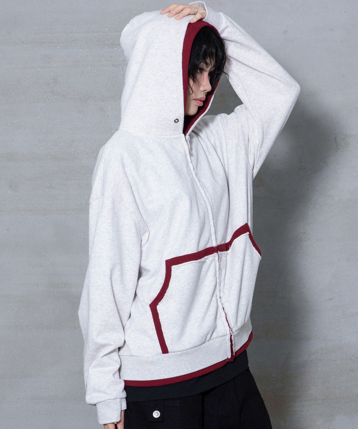 엑스톤즈(XTONZ) XTT169 핑거홀 와플 레이어드 크롭 후드 집업 (GRAY)