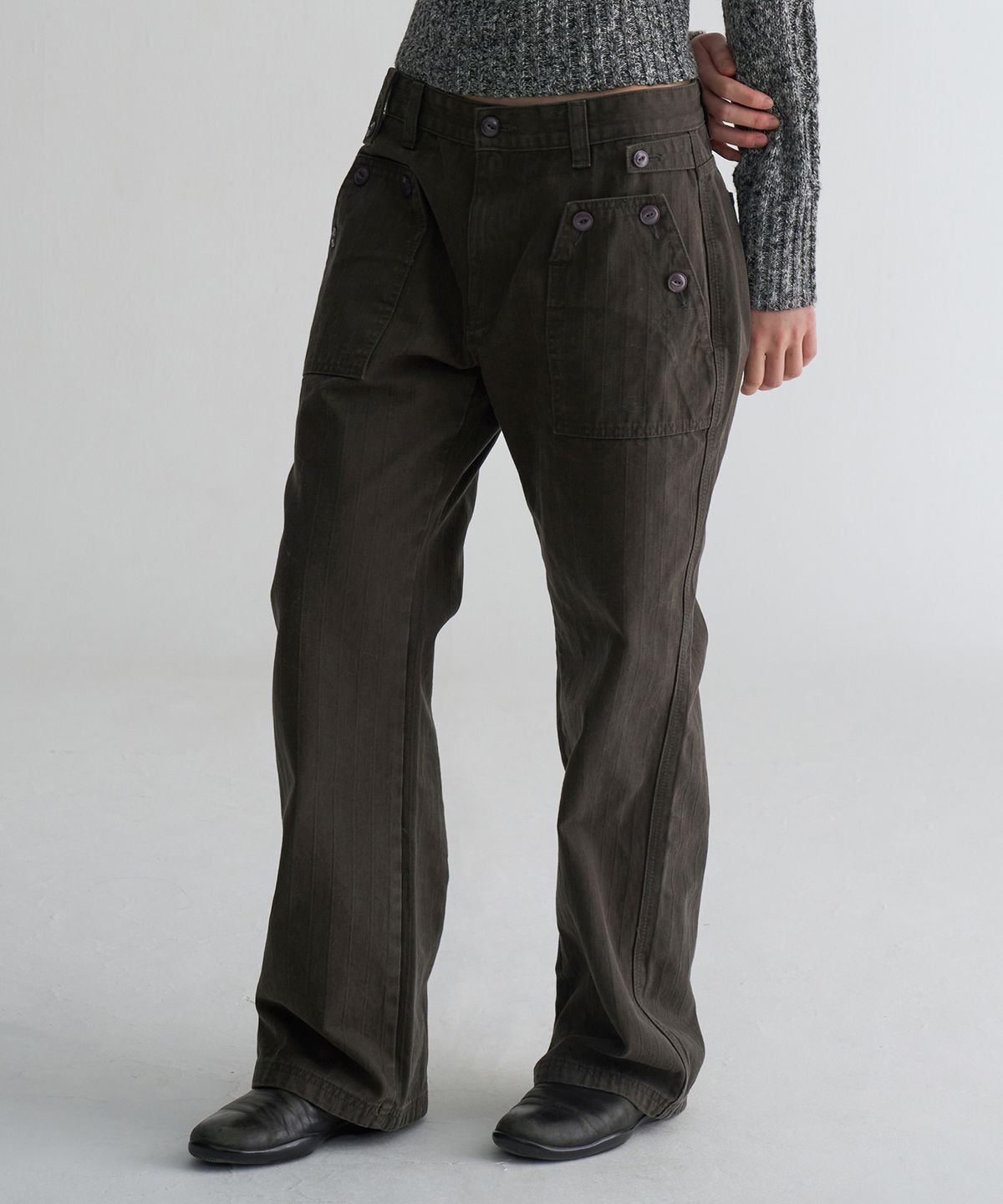 웰빙익스프레스(WELLBEING EXPRESS) Button Detail Pants Charcoal