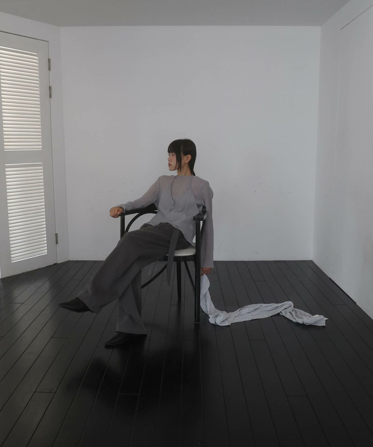 린테(LYNTE) Wrinkle Halter Blouse Set (Gray)