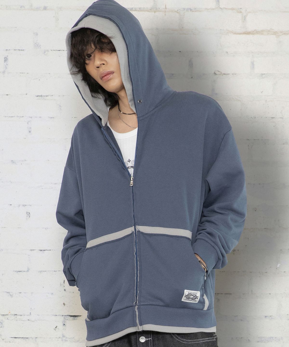 엑스톤즈(XTONZ) XTT169 핑거홀 와플 레이어드 크롭 후드 집업 (NAVY)