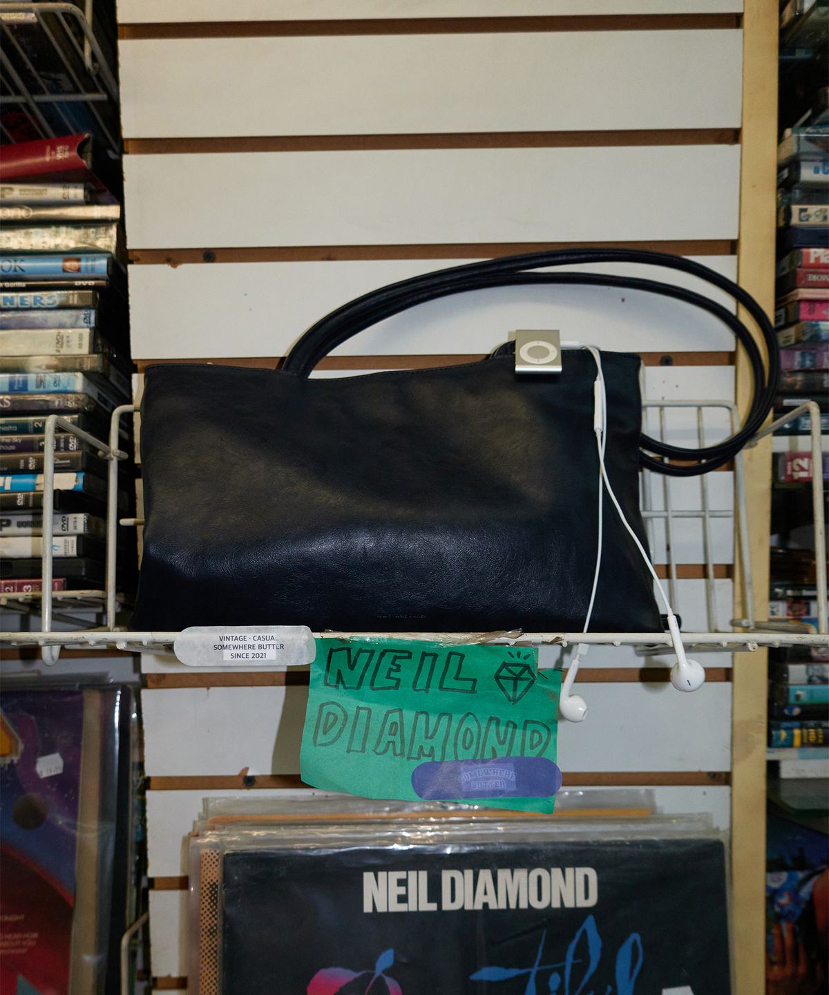 썸웨어버터(SOMEWHEREBUTTER) Flat Shoulder Bag - Navy