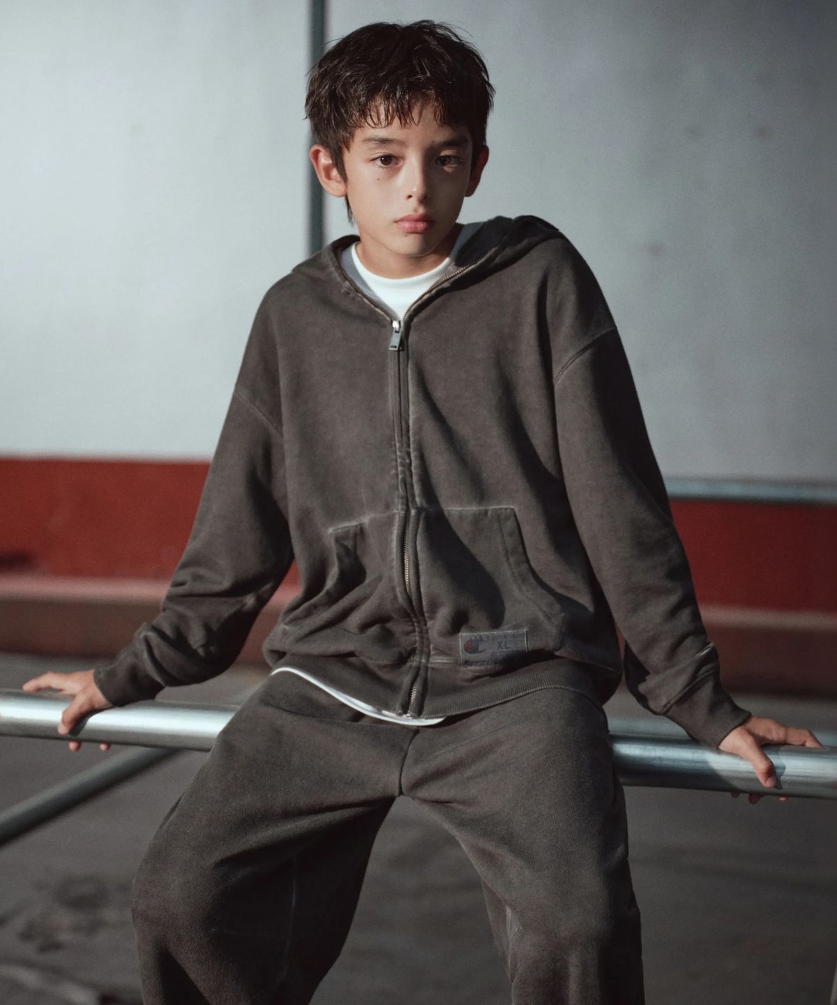 무신사 스탠다드 키즈(MUSINSA STANDARD KIDS) [챔피온 컬래버] 루나 다이드 바라클라바 후디드 스웨트 집업 [차콜 그레이]