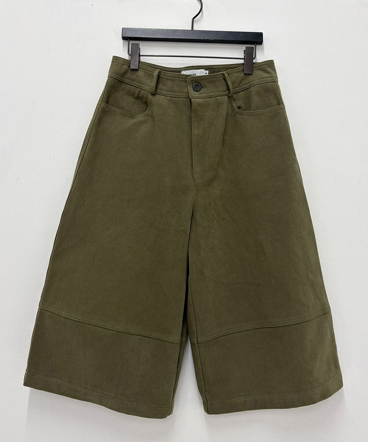 린테(LYNTE) Cutline Bermuda Pants (Khaki)