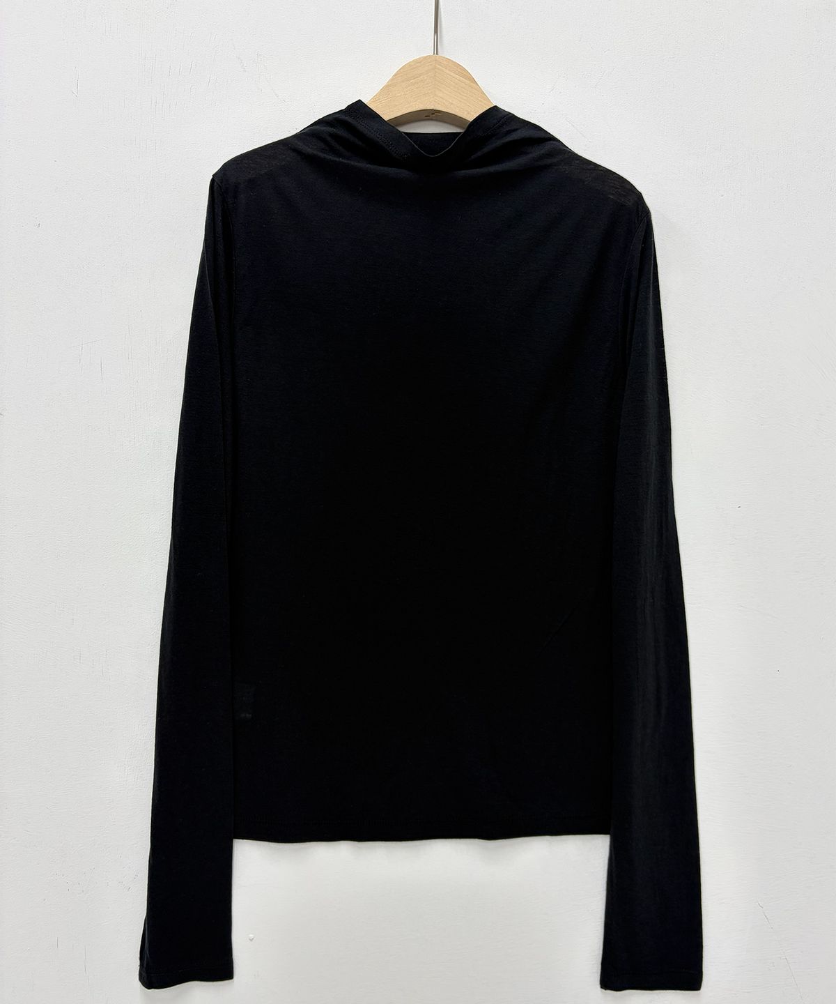린테(LYNTE) Shadow Half Neck Top (Black)