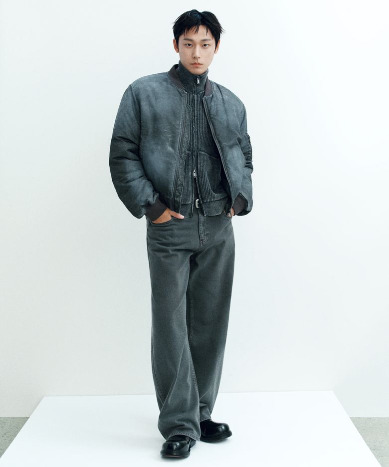 [이도현 PICK] [챔피온 컬래버] 가먼트 다이드 커브드 데님 팬츠 [차콜 그레이]