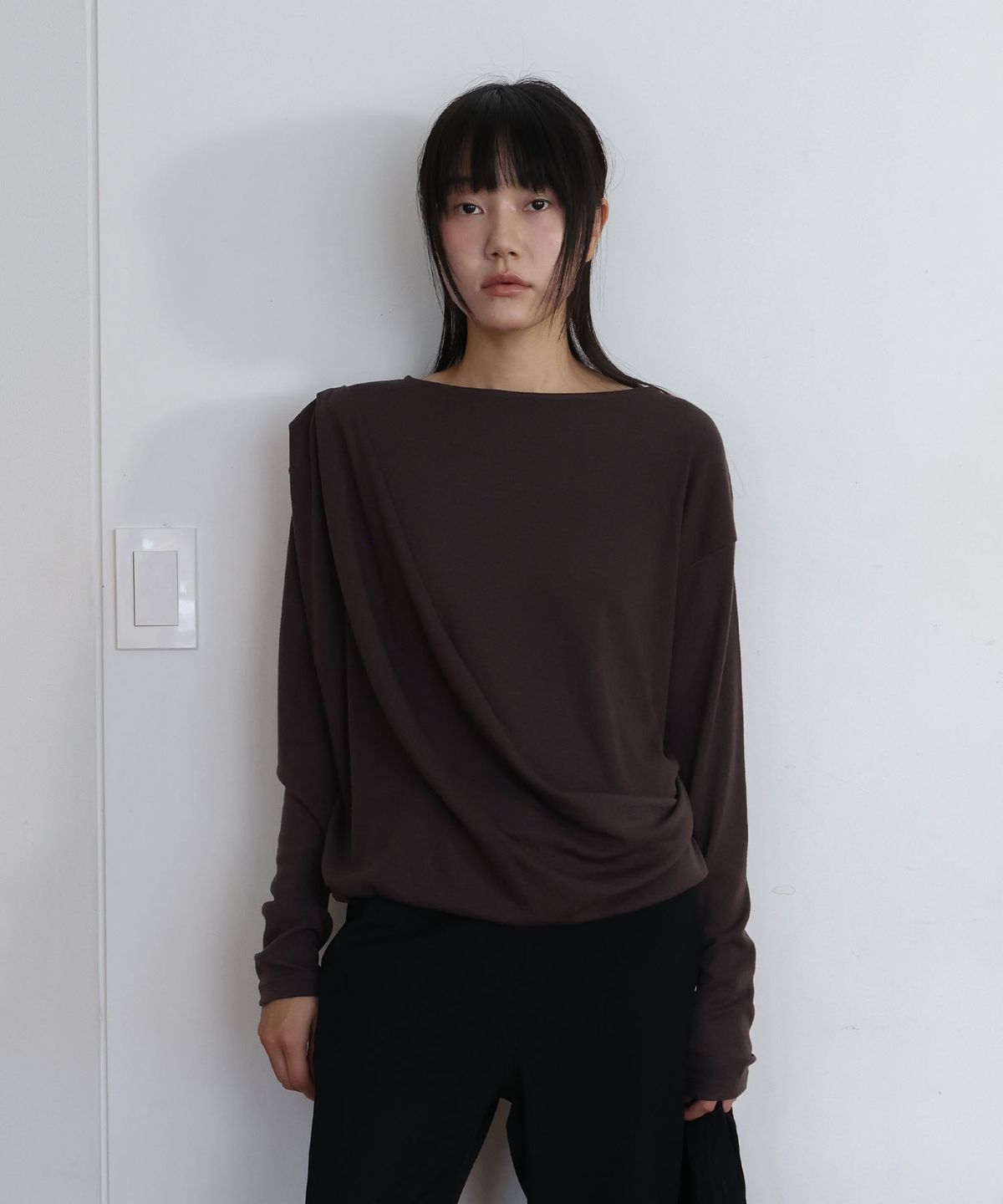 린테(LYNTE) Double Drape Top (Brown)