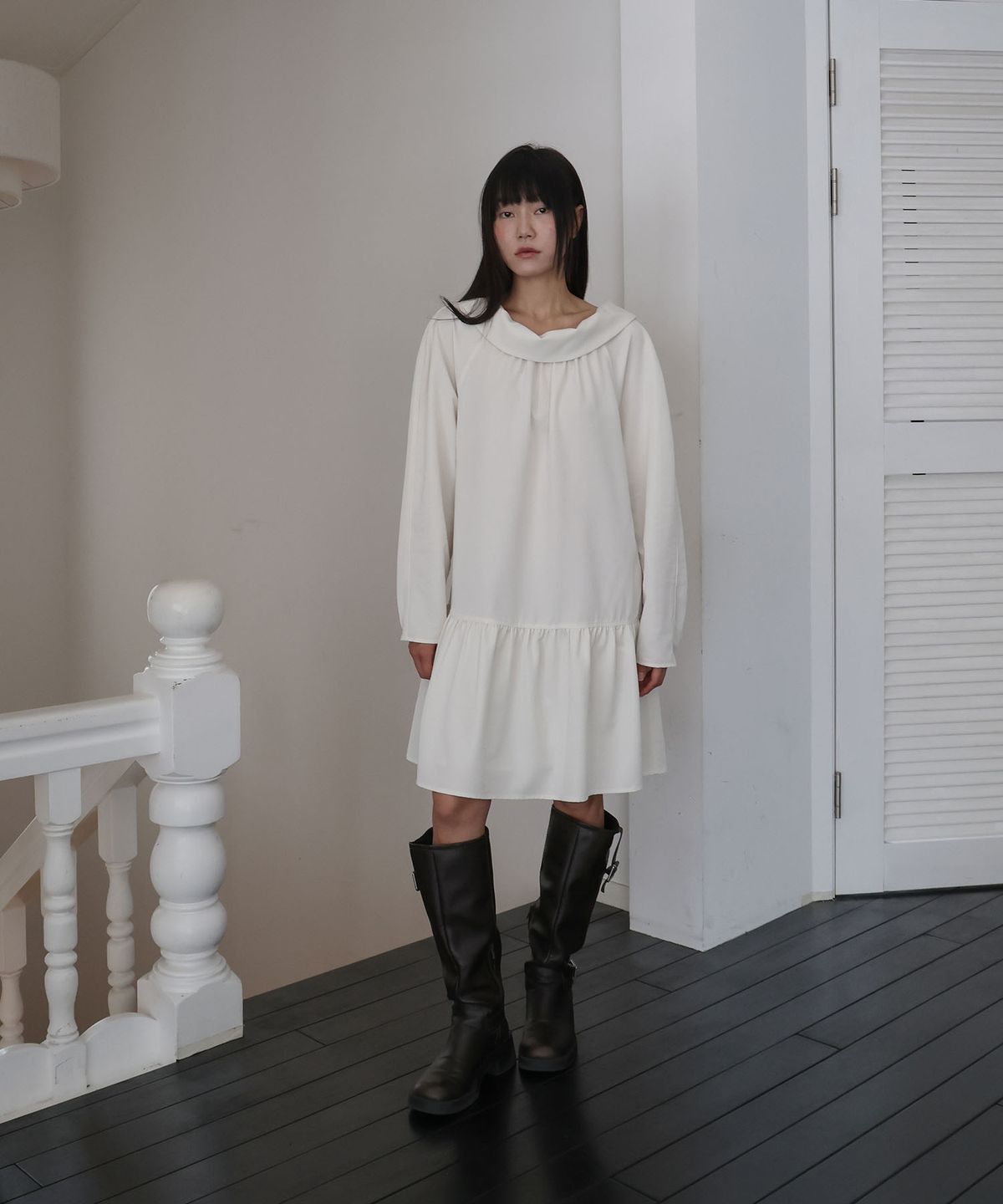 린테(LYNTE) Mute Bottle-Neck One-Piece (Cream)