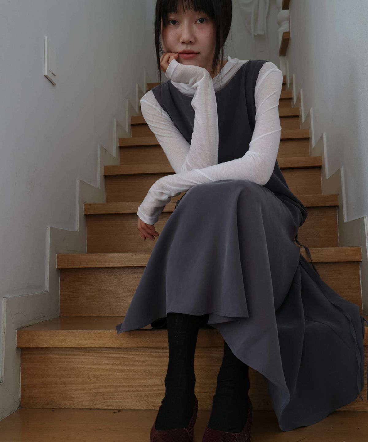 린테(LYNTE) Cupra Diagonal Dress (Dark Gray)