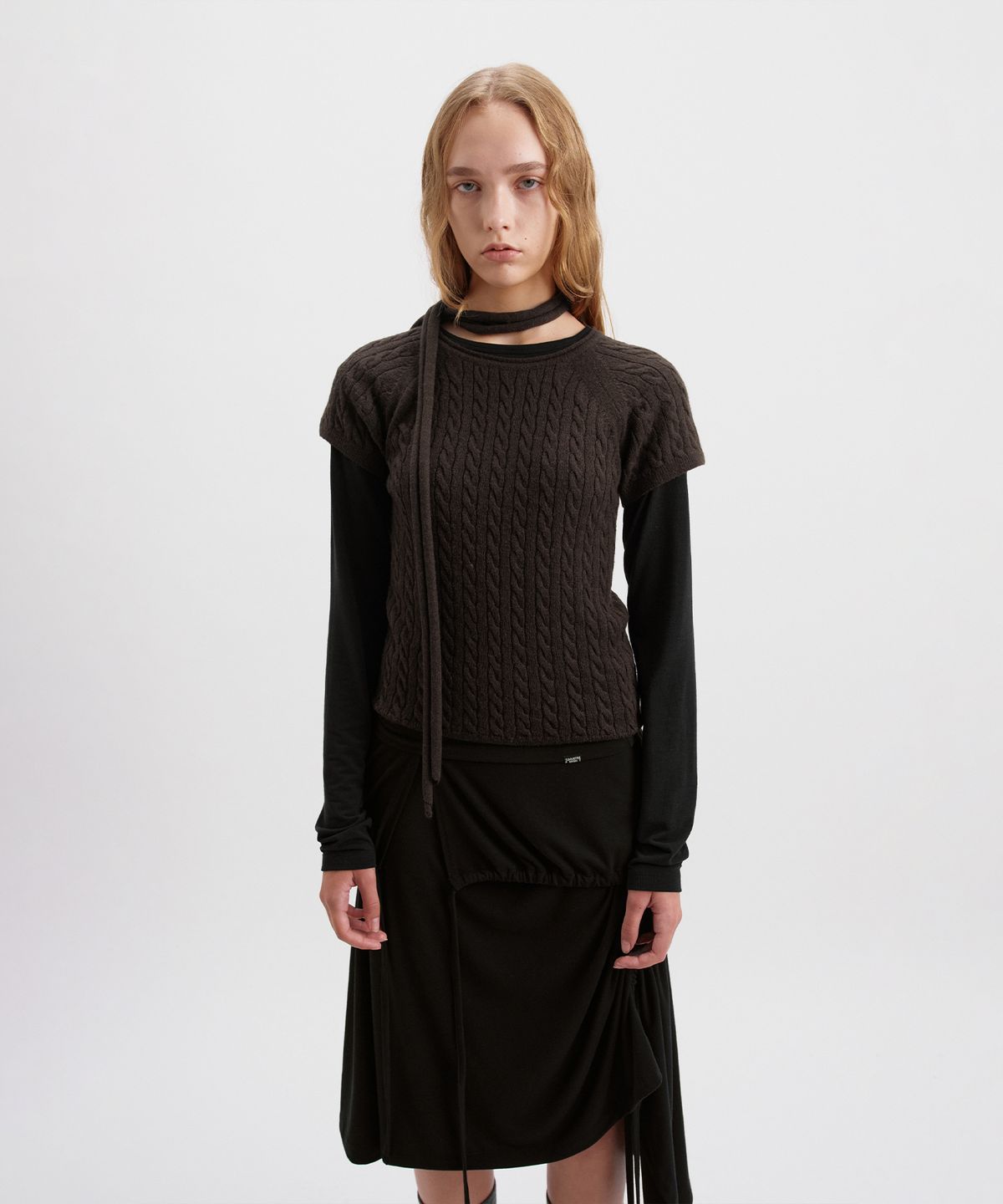 시메트릭 퍼센트(SYMMETRICPERCENT) Strap Cable Knit Top / Brown
