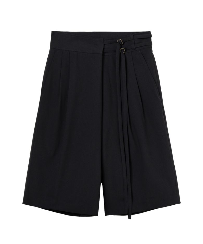 BELTED WRAP BERMUDA PANTS IN BLACK